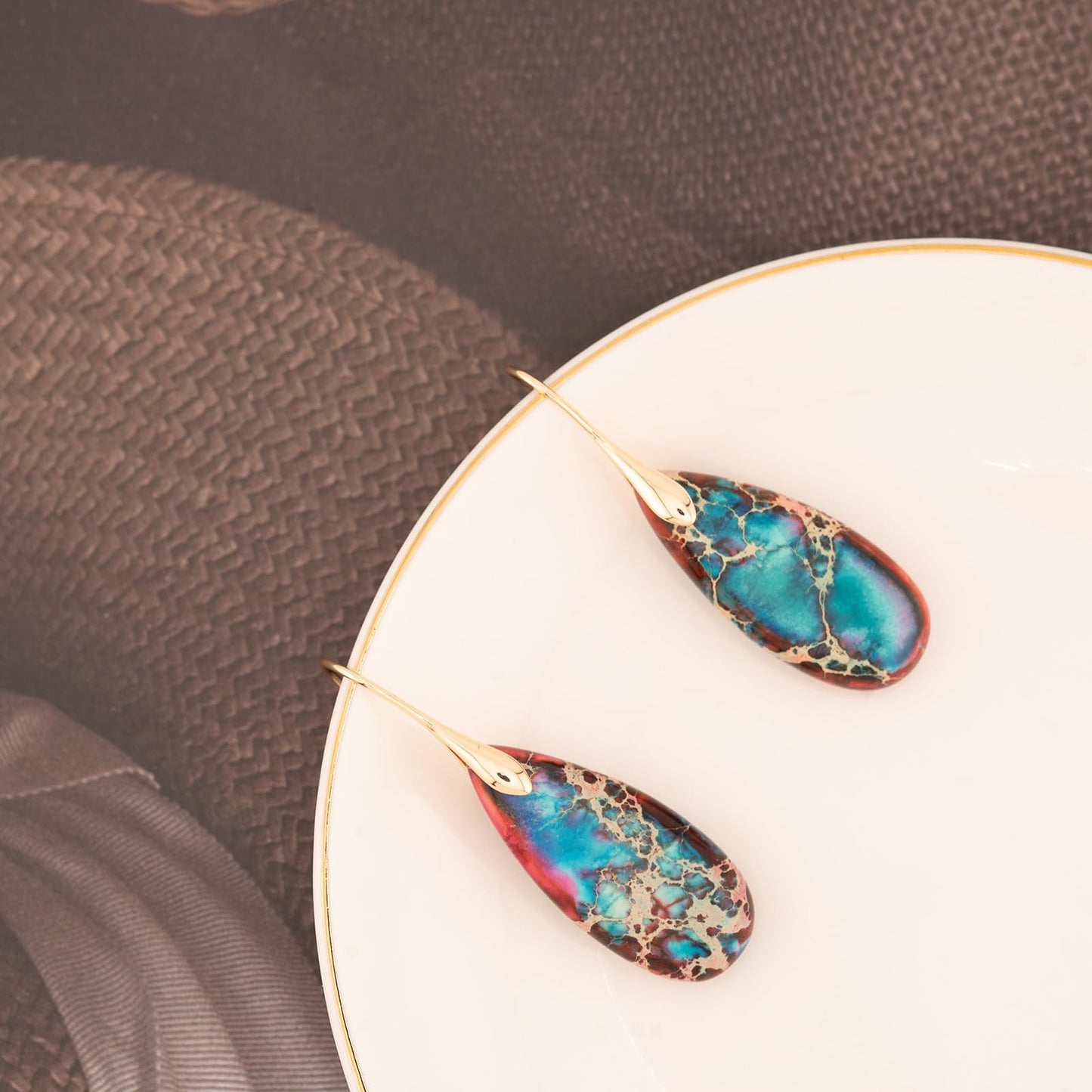 Sriomu Natural Healing Stone Fishhoop Dangle Drop Earrings Statement Gold silver earrings