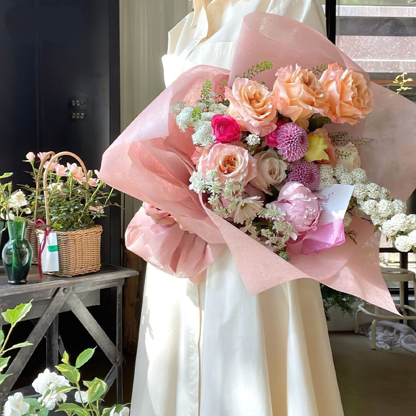 LWFyyds 20 sheets Korean Wrapping Paper Flower Wrap Waterproof Bouquet Wrap Tissue Florist Supplies, 22.8 inch x 22.8 inch (Withe01)