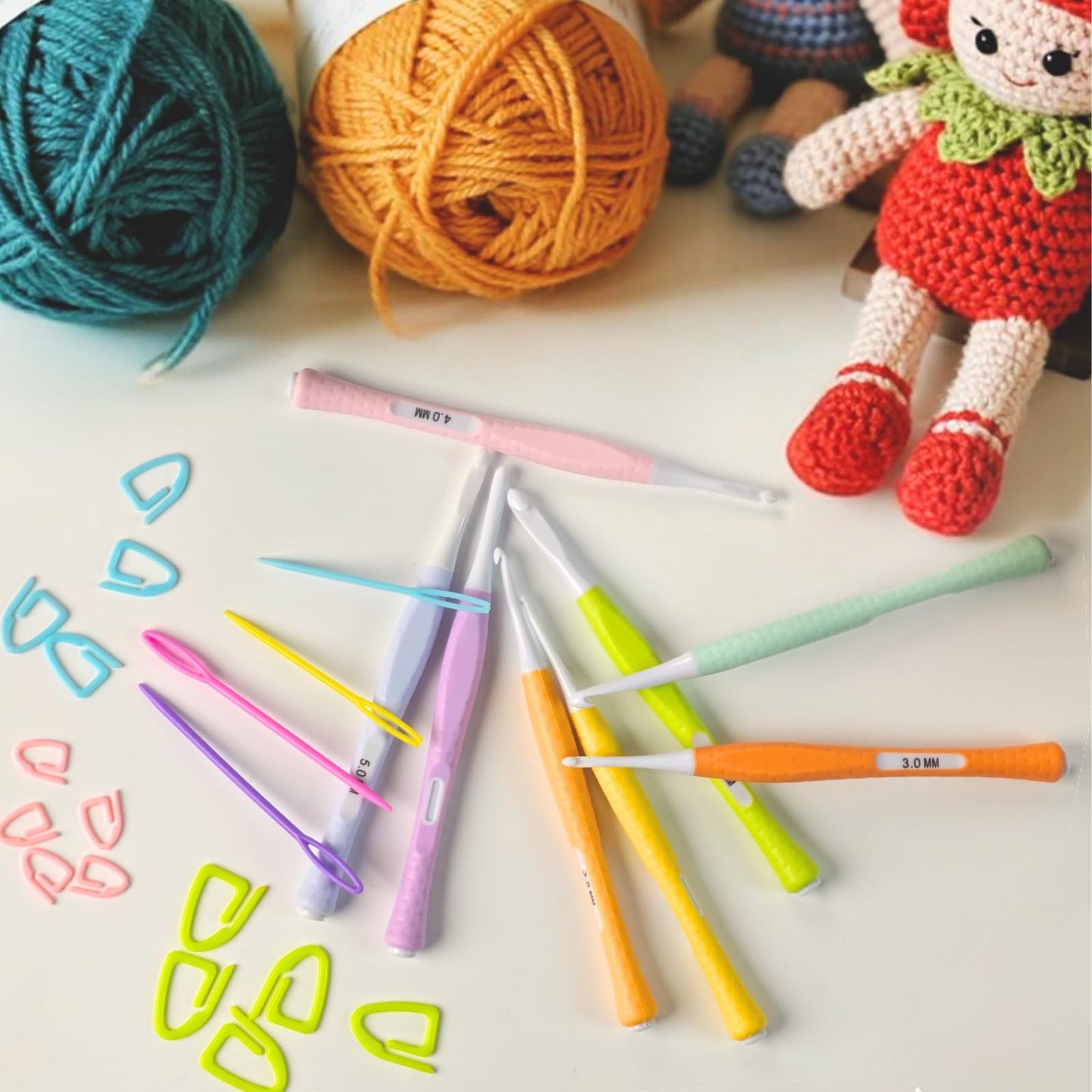 Araeknotta Small Crochet Hooks Set with Stitch Markers, Yarn Needles - 8 Sizes (2.5, 3mm, 3.5, 4mm, 4.5, 5mm, 5.5, 6mm) -Ergonomic Plastic Crochet Hook Needles for Arthritic Hands Mothers Gift