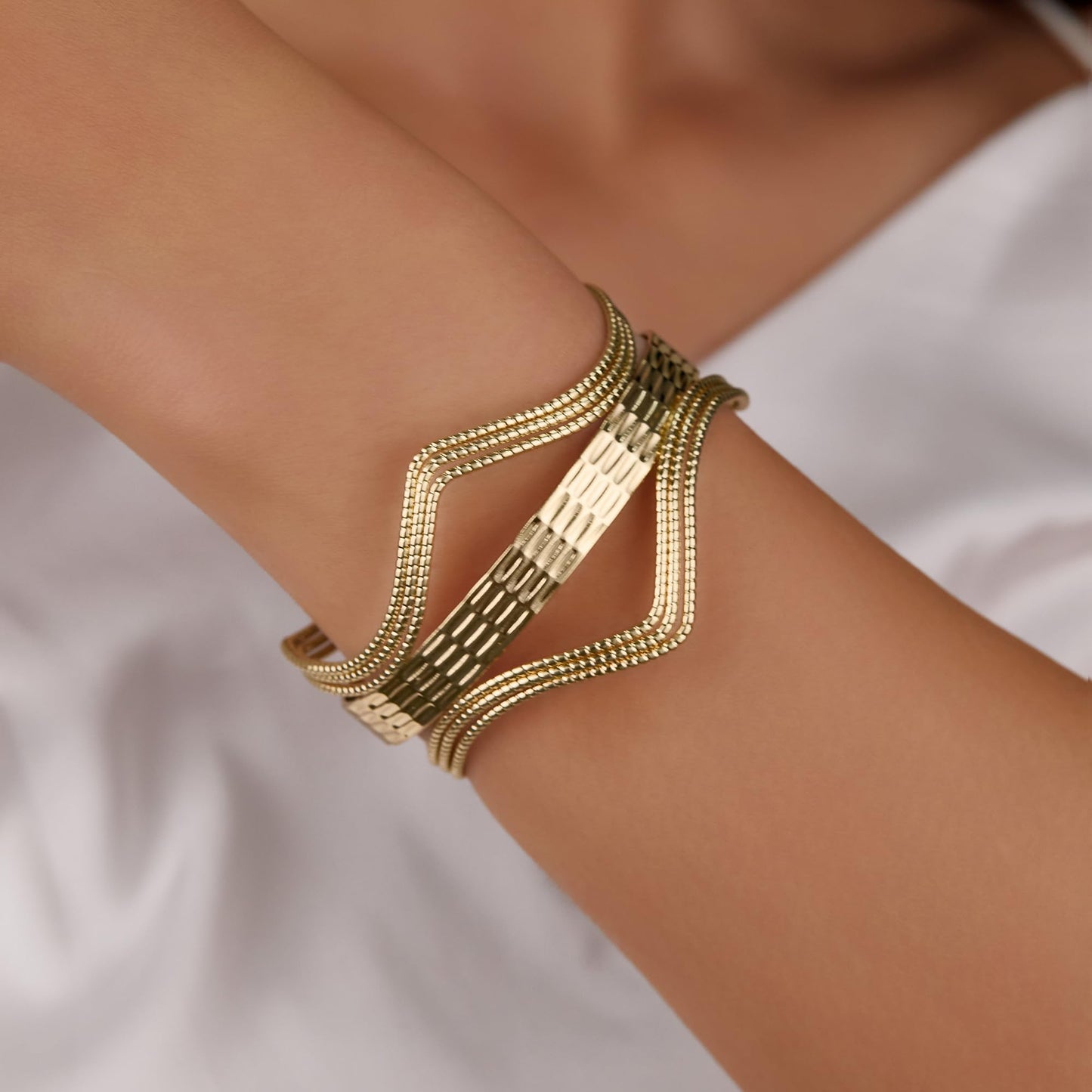 SHINYTE CATALINE Valentine's Day Gift Ideas 14K Gold Plated Chunky Cuff Bracelet For Women,Adjustable Bendable Cuff Bracelets Boho Bangle,Gift for Girlfriend Wife