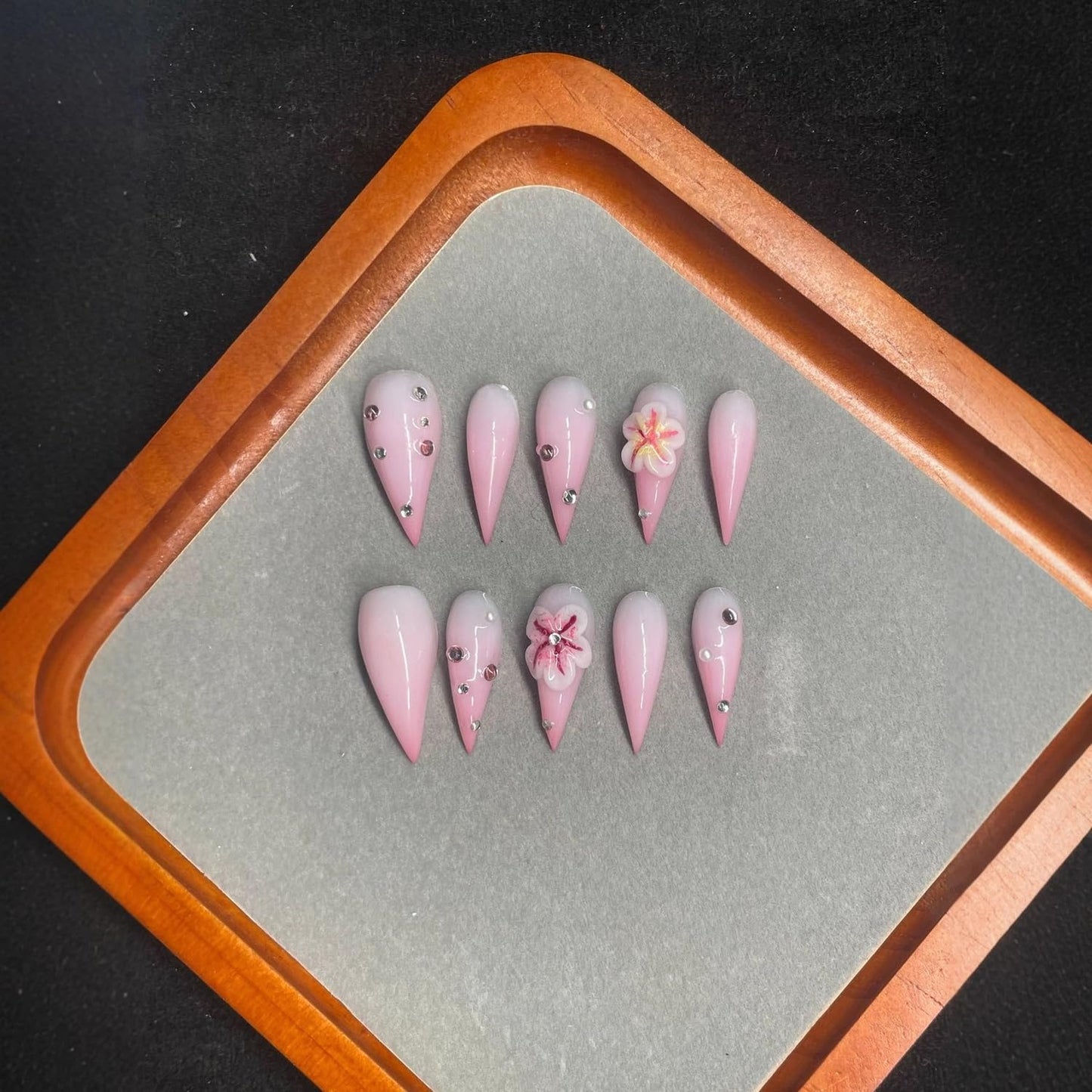 Handmade Flower Press on Nails Gradient Curved Stiletto False Nail Eagle Claw Designs Rhinestone Fake Nails Dragon Claw Press on Nails Extra Long Thicked Acrylic Nail for Women (M)
