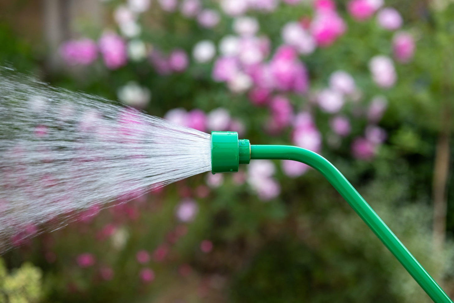 Rain Bird TRNZLWAND36 36" Watering Wand Garden Hose Nozzle, Front Trigger, Carbon Fiber Texture, Shower Spray Pattern
