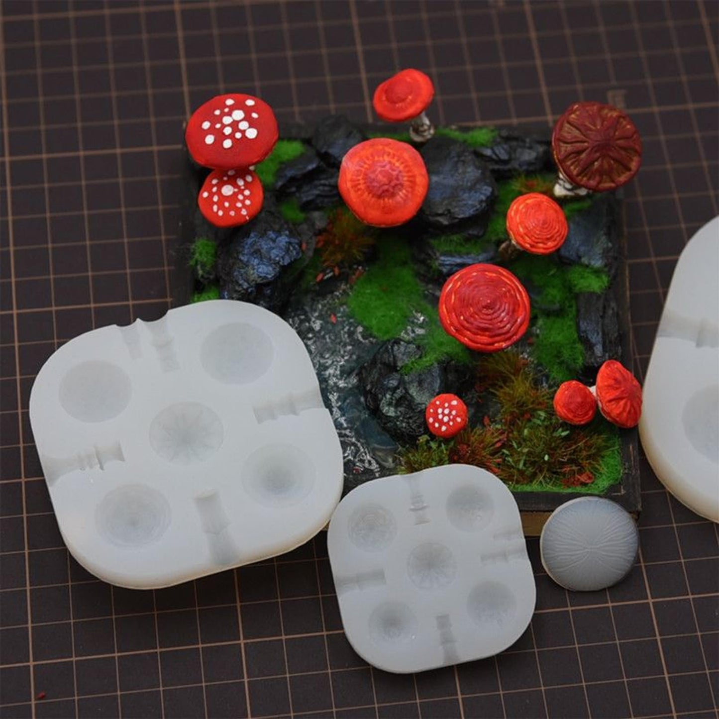 3 Pcs Mushroom Polymer Clay Silicone Mold, Miniature Polymer Clay Molds, 5 Shapes 3 Sizes Vivid Mushroom Polymer Clay Tools for Jewelry Making, Earrings Decoration, 3D Mold, Cake Decoration Pieces