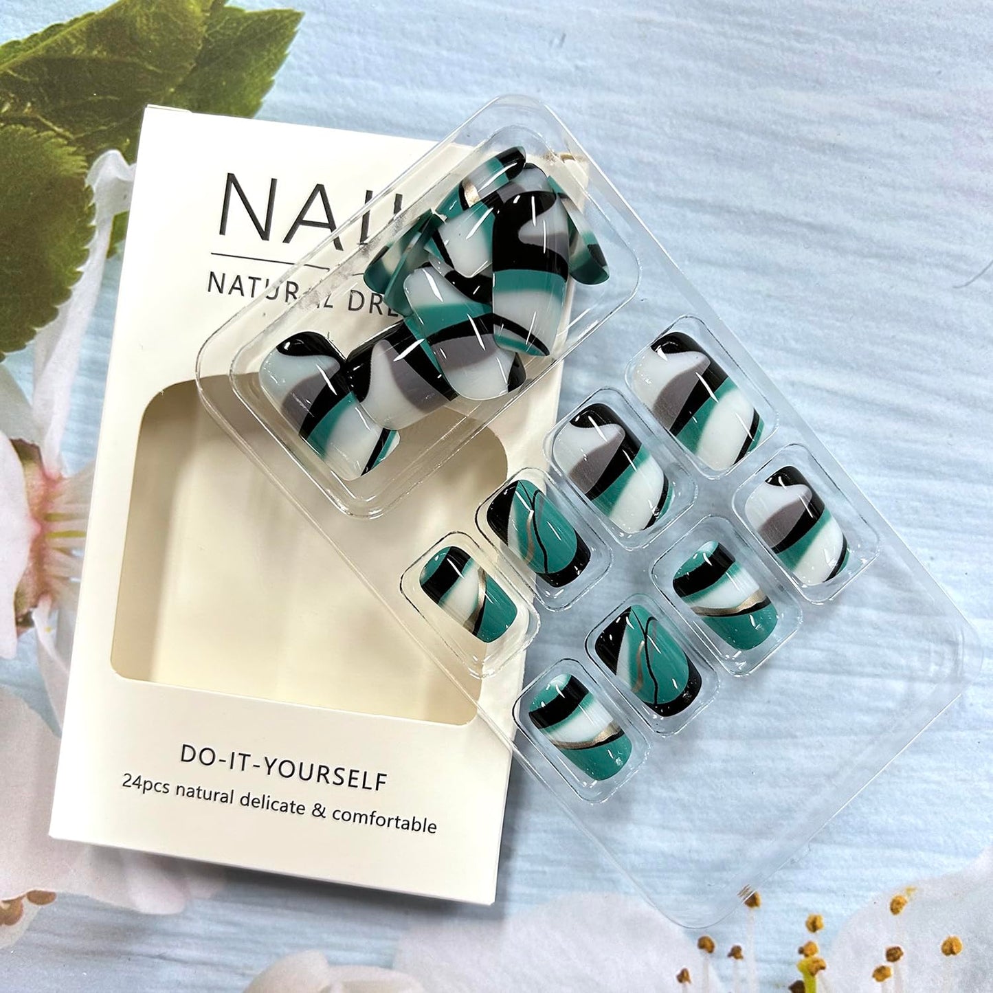 CJDLTS Aurora Green Stripe Design Square False Nails - Glossy Artificial Full Cover Acrylic Coffin Nails - 24Pcs