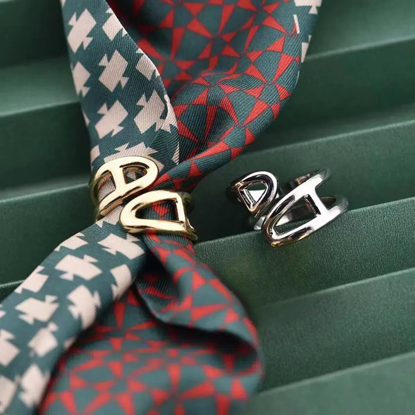 2 Pcs Scarf Rings for Women, Modern Metal Scarf Buckle, ，Gold/Silver