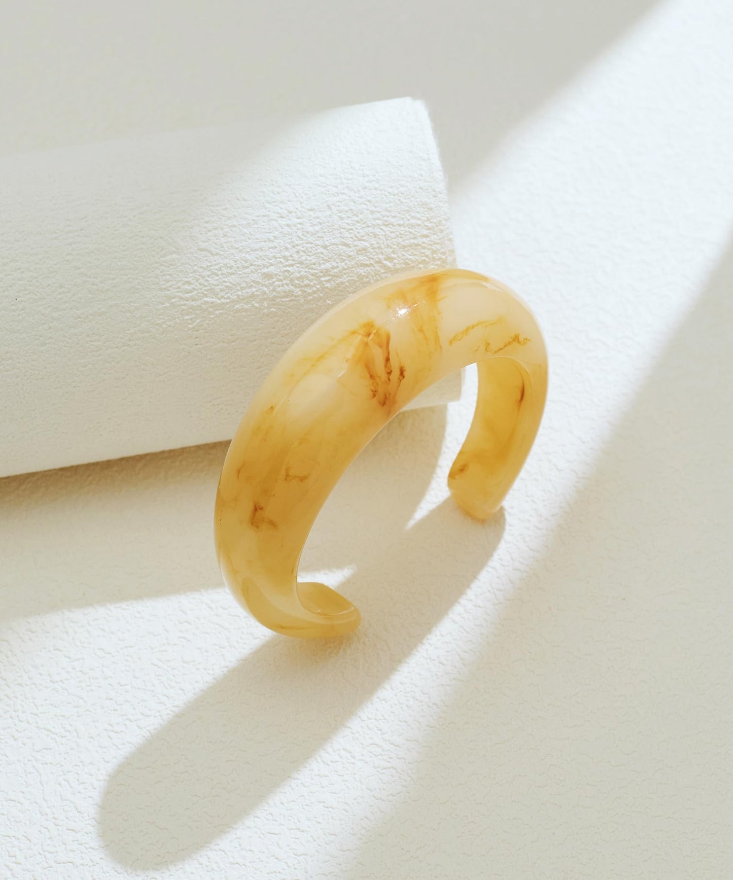 WOWORAMA Chunky Resin Acrylic Cuff Bracelet for Women Khaki Dome Acrylic Open Cuff Bangles Trendy Mottled Acetate Resin Bangle Bracelets Statement Plastic Bracelet