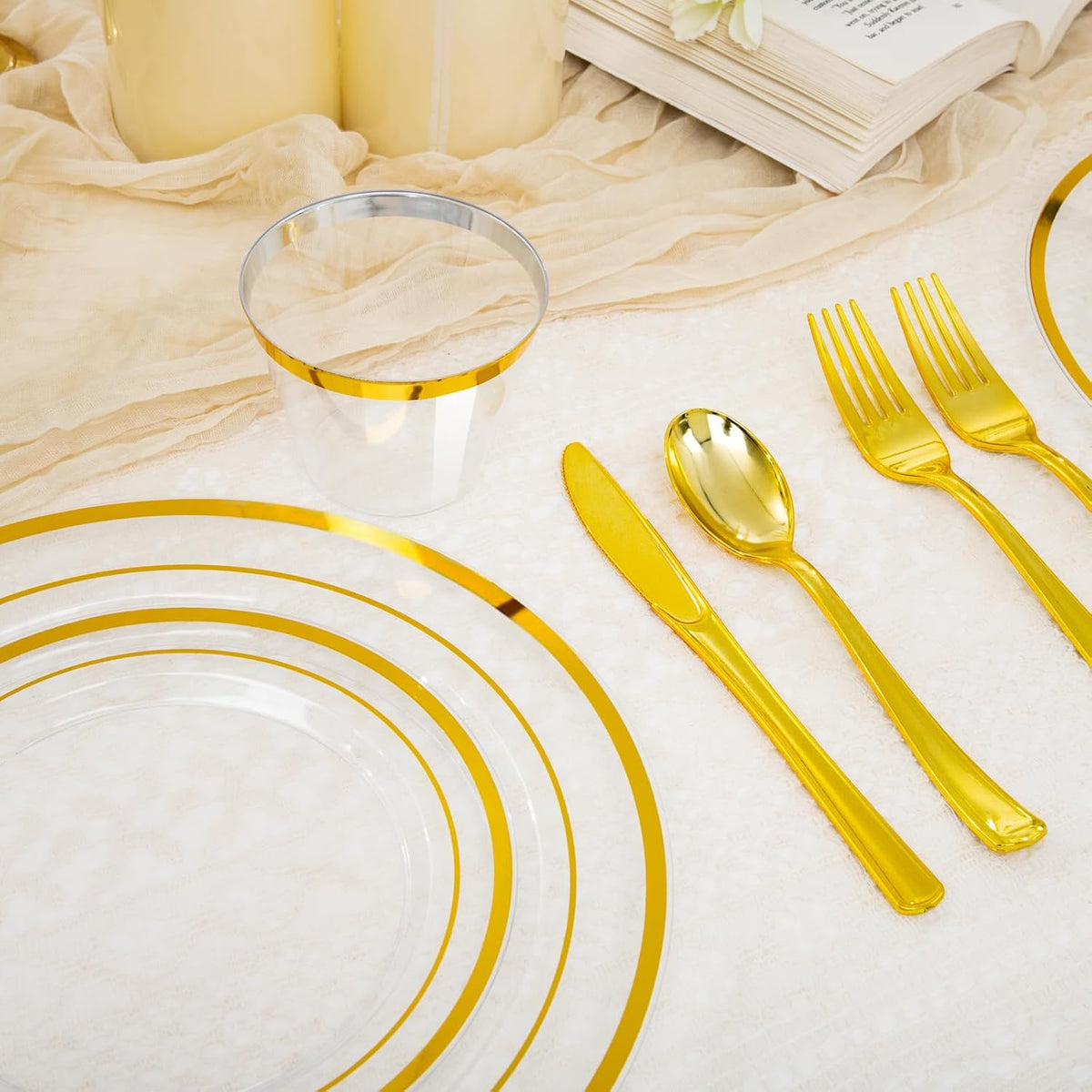 WELLIFE 600 PCS Clear Gold Disposable Dinnerware Set for 100 Guests, Clear and Gold Plastic Plates, Gold rimmed Plastic Dinner & Salad Plates,Cups,Silverware Set for Wedding