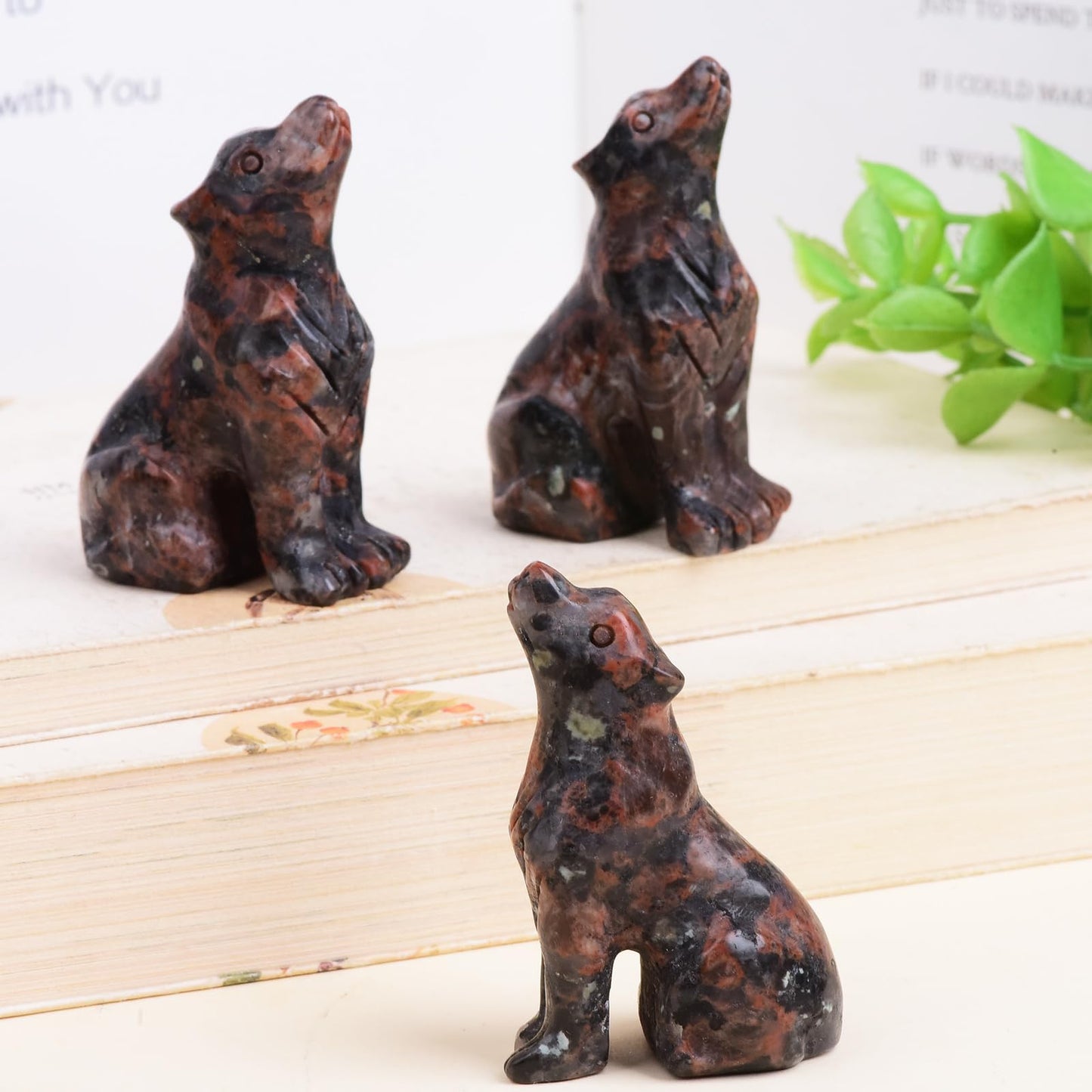 Ytbeoxk 2 Inch Mahogany Obsidian Wolf Crystal Statue Decorations, Wolf Decor Healing Crystal Wolf Figurines Hand Carved Stone Energy Gemstones for Luck Statue in Home and Office Meditation
