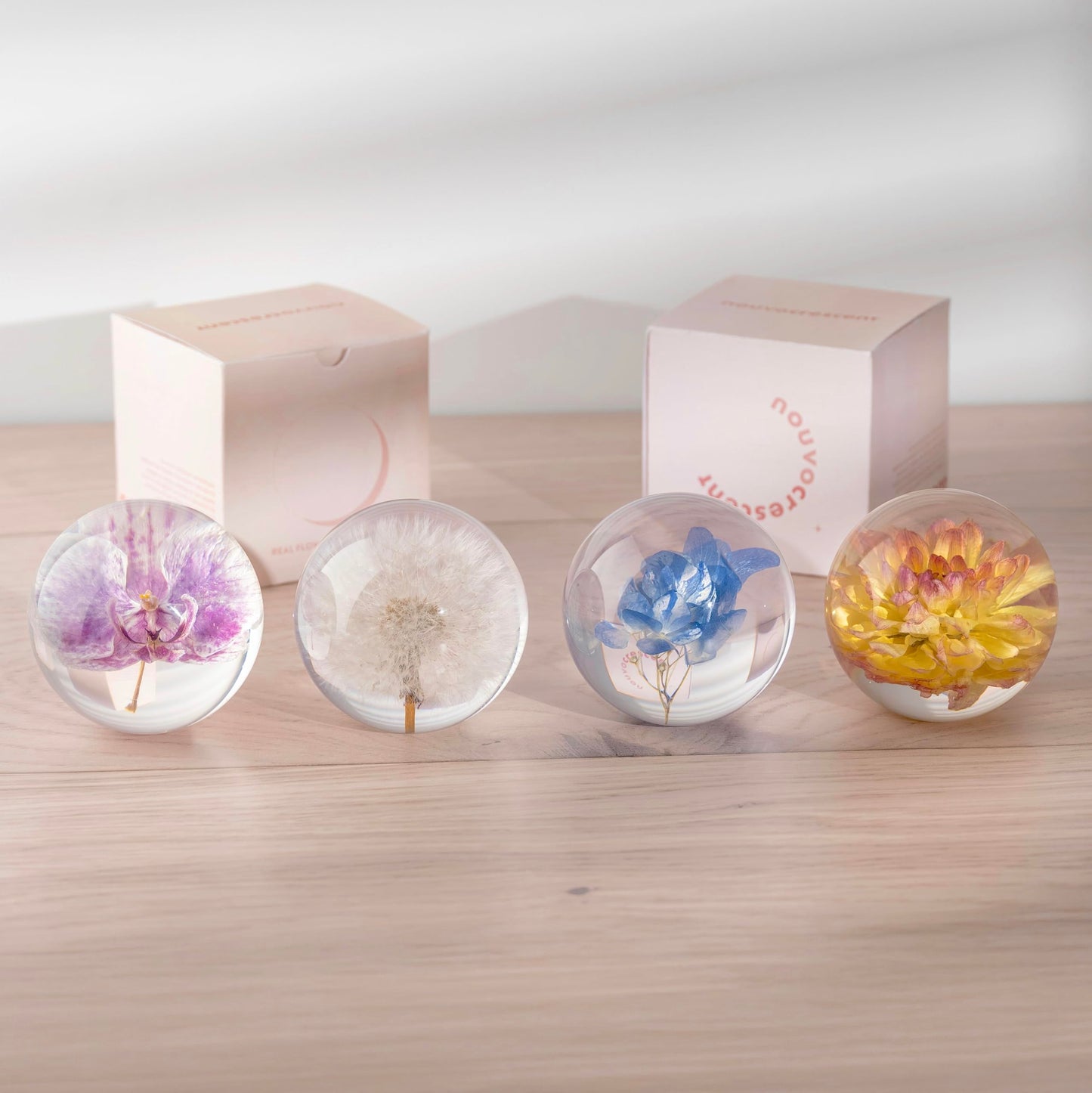 NouvoCrescent Real Blue Hydrangea Paperweight - Home Decor Crystal Resin Ball 3.14in (80mm) - Clear Blue Hydrangea Flower Globe for Special Days - Sphere Figurine Office Paperweight w/Flat Bottom
