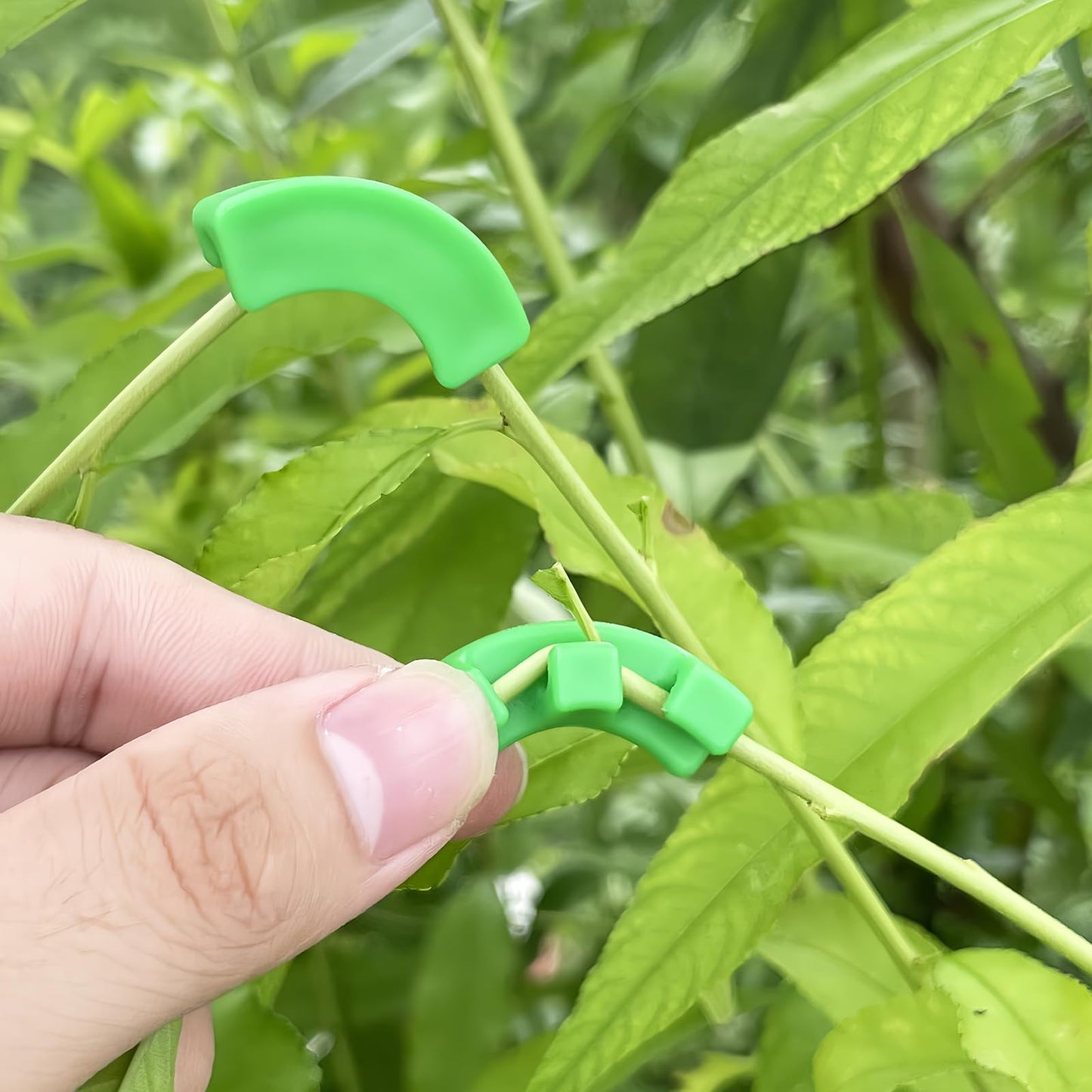 120Pcs Plant Training Clips, Lst Clips for Low Stress Training Plant Stem Support, 90 Degree Angle Plant Clips， Plant Climbing Wall Clips for Plant Gardening Trellis Growth