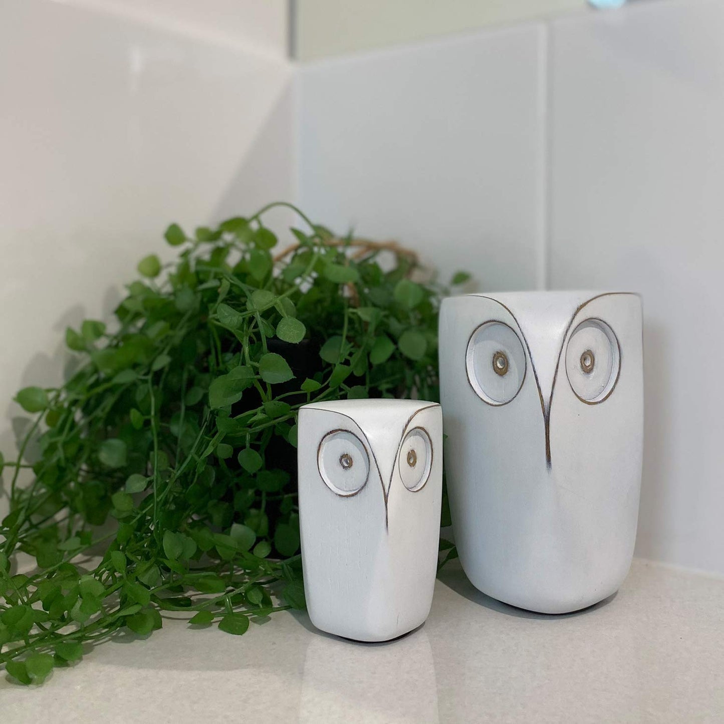 Huey House Wise Owl Decor Statue Sculptures – Set of 2 Small White Resin Figurines, 5¾ & 4 Inches High, Minimalist Decor for Home, Office, Bookshelf, or Desk