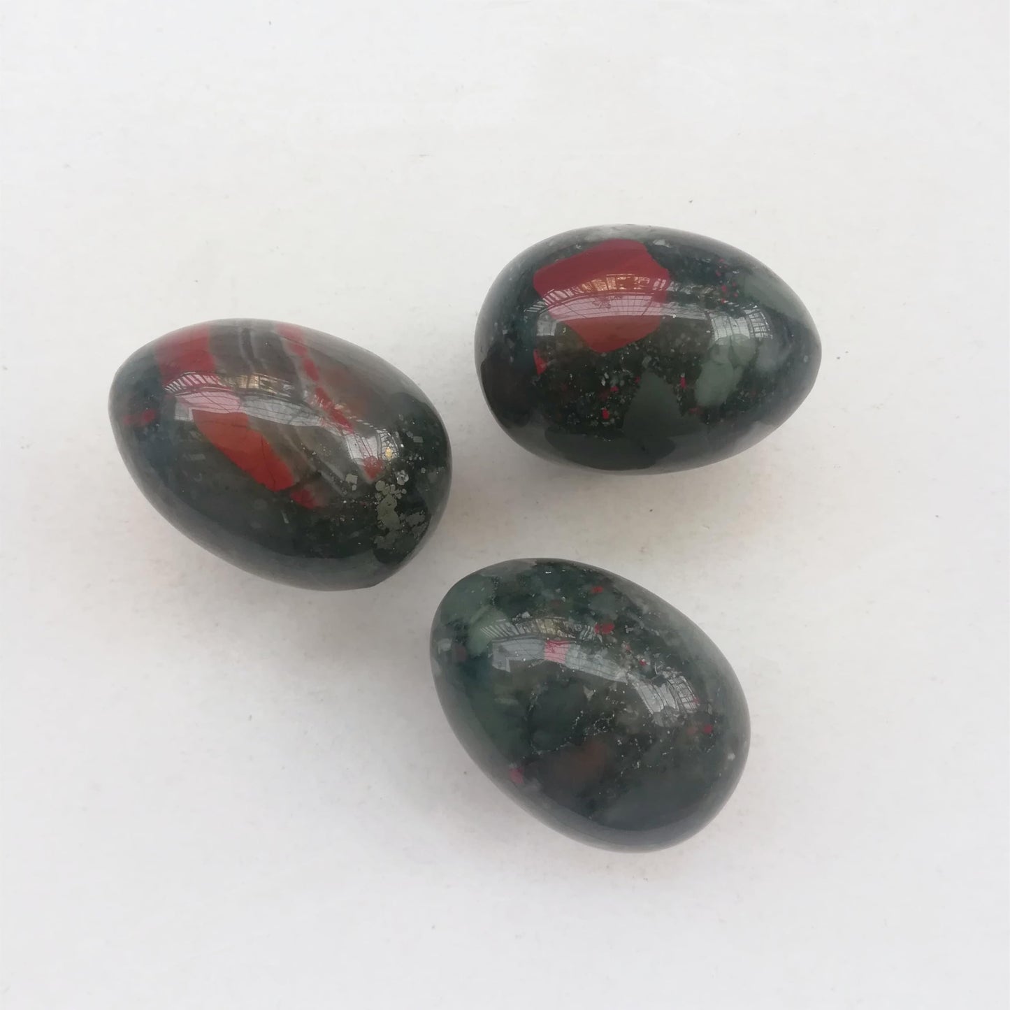 Sunshcat Natural African Bloodstone Egg Shaped Meditation Chakra and Home Decor Balance Crystals and Healing Stones Statue Set,35 * 50mm Easter and Thanksgiving Gift,with Wooden Bracket