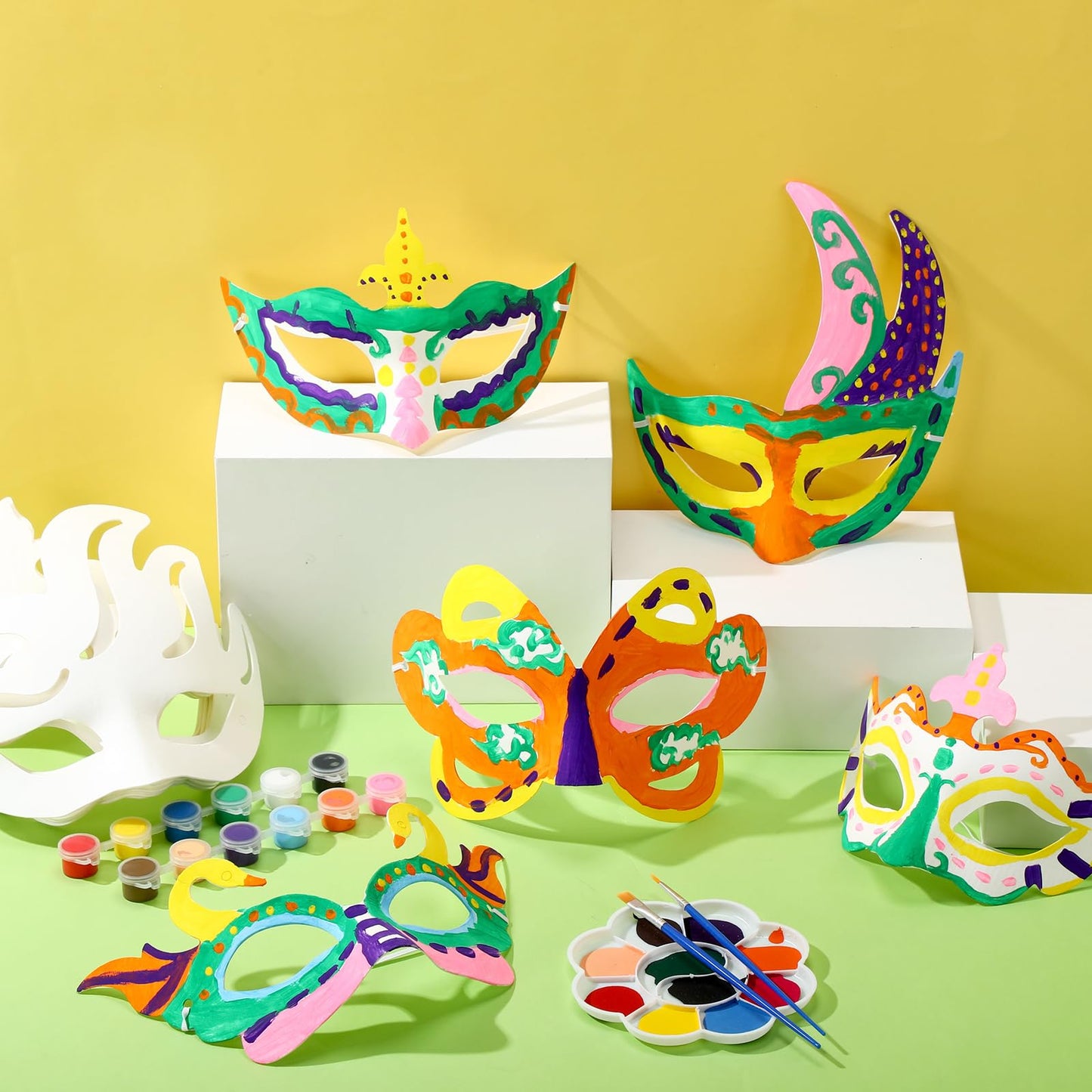 HyDren 30 Sets Mardi Gras DIY White Masquerade Mask Craft Half Face Paintable Blank Paper Mask for Cosplay Party Supplies