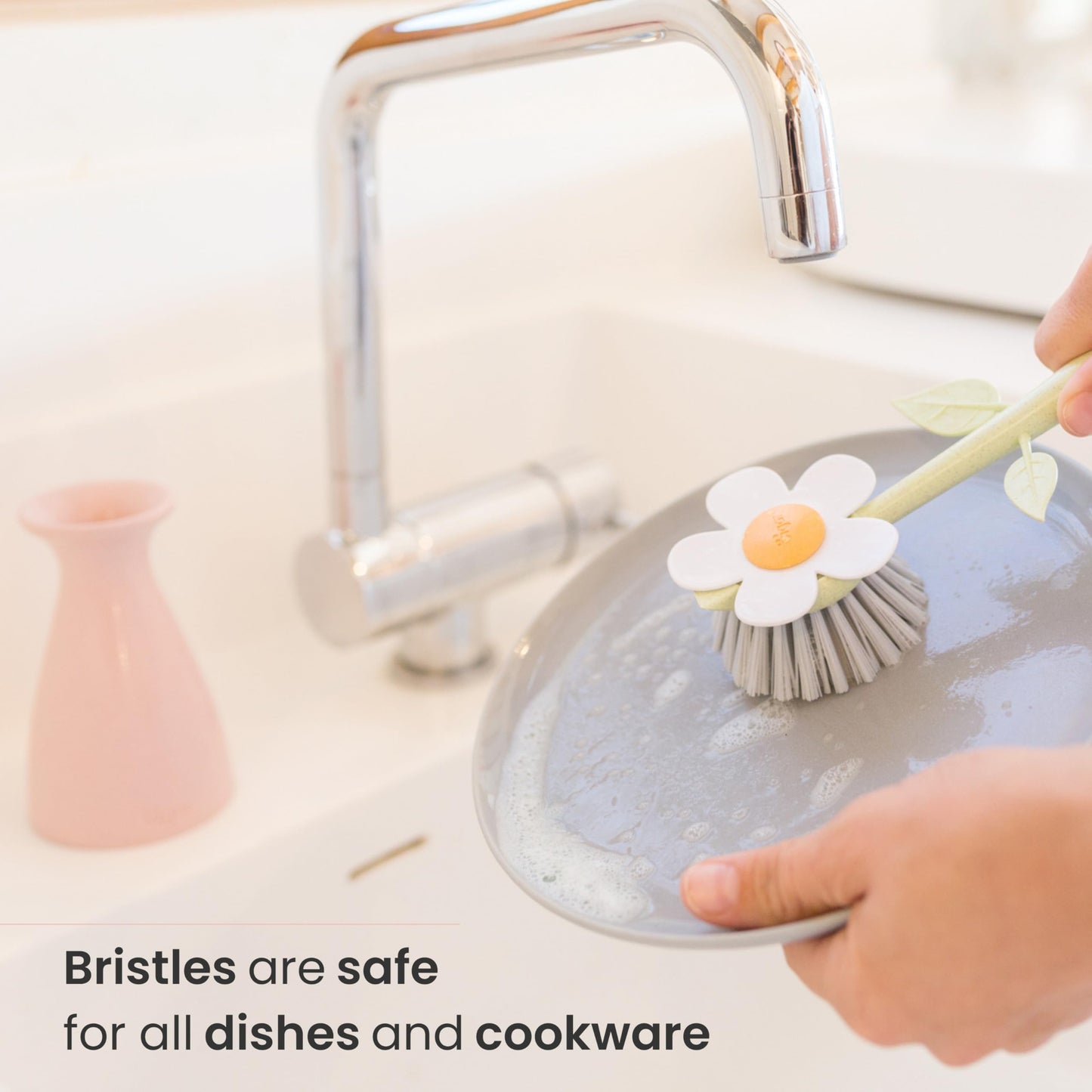 Vigar Florganic Daisy-Shaped Dish Brush with Vase Dish Brush Holder, Dish Brush with Handle, for Pot Scrubber, Kitchen Dishes, and Sink Cleaning, Pink