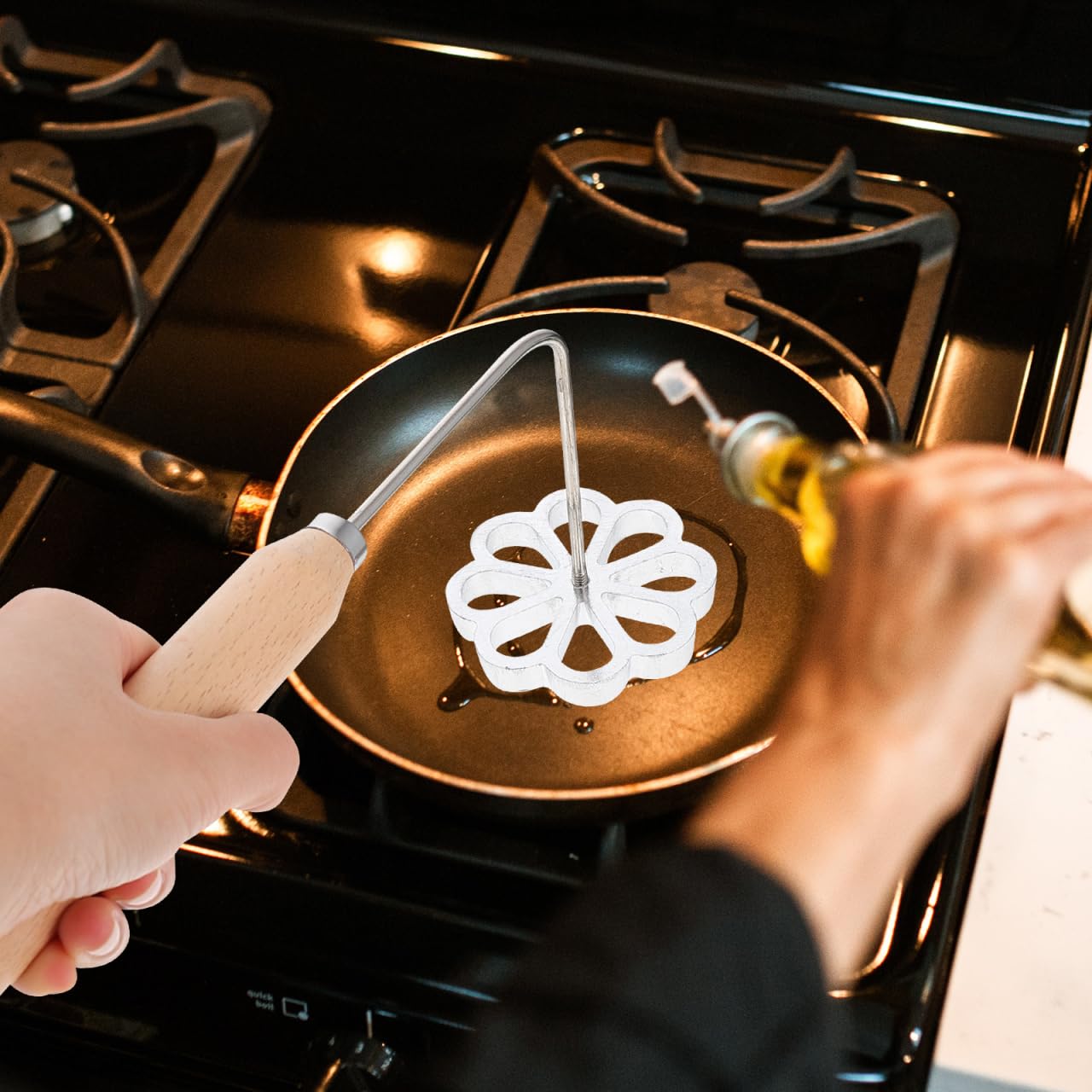 OSALADI Cookie Mold Rosette Iron Set with Wooden Handle, Flower Shaped Fried Dough Maker Tool for Rosette Cookies, Waffles, Pastry and Kitchen Baking Use
