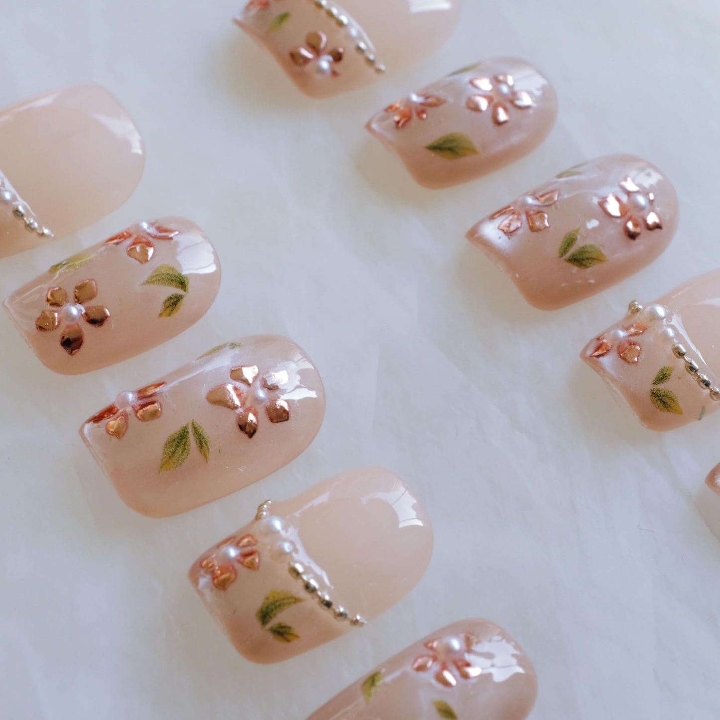 [GLORS] Short Square Press On Nails, Nude Pink with Rose Gold Foil and Pearl Accents, 10 Pieces (Small, SS)