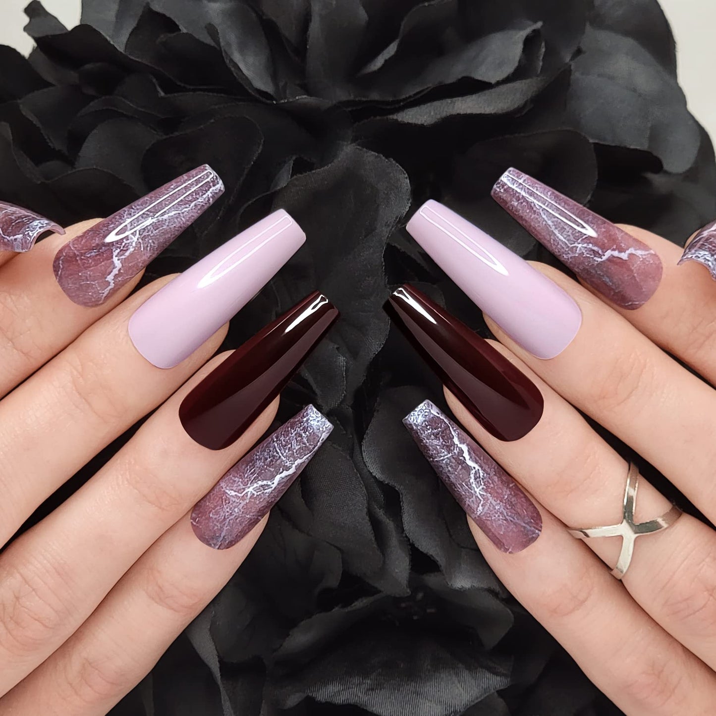 Hypnaughty 24 Pcs Bordeaux Marble Extra Long Coffin Press On Nails and Glue with Light Pink and Solid Bordeaux Reusable XL False Nails (Bordeaux Marble)