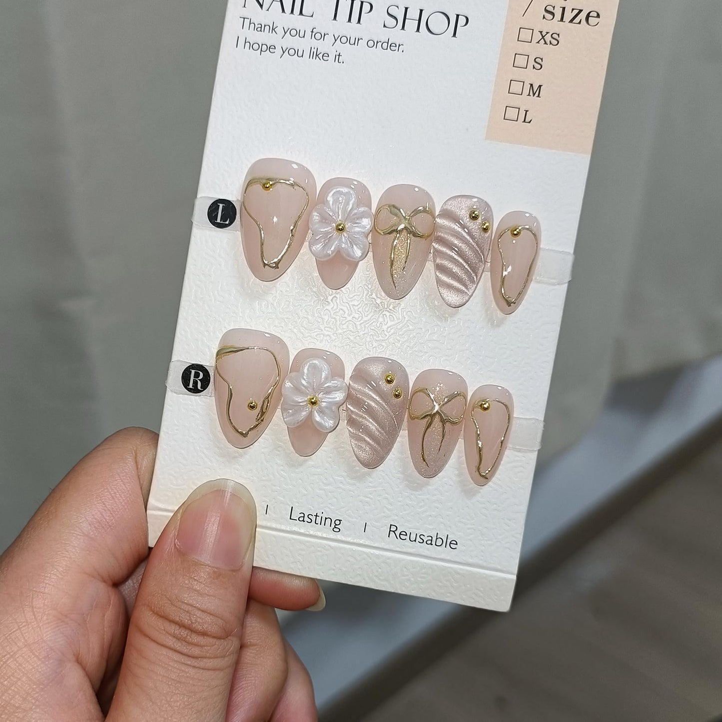 TENPAL 10Pcs Short Almond Oval Press On Nails With Tools,Nude Pink Fake Nails with 3D Flowers & Cat Eye Designs,Glitter Gold Edge Glue on Nails, Glossy Handmade Acrylic False Nails for Daily Party(XS)
