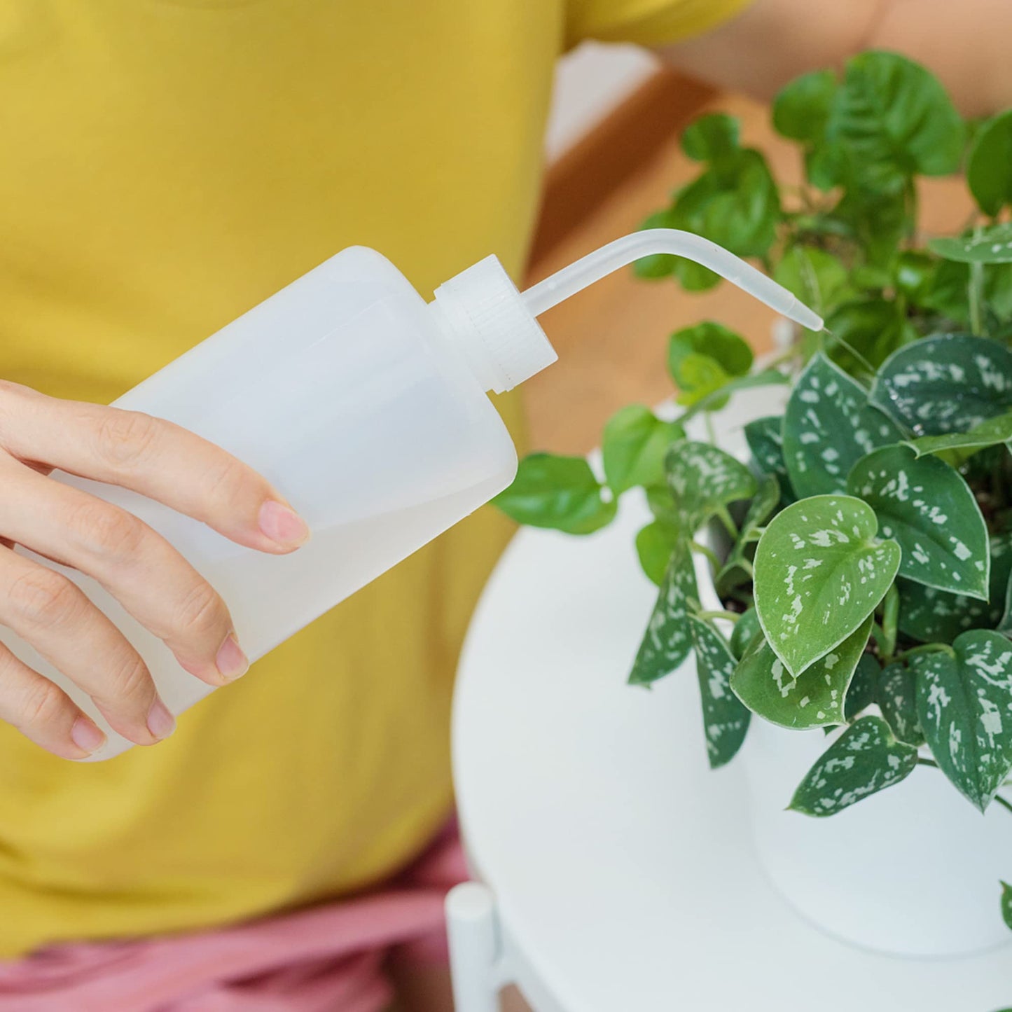 Hyber&Cara Safety Tattoo Wash Bottle 2Pcs 500ml Plastic Squeeze Bottle with 1Pc Silicone Funnel for Lab Plant Watering
