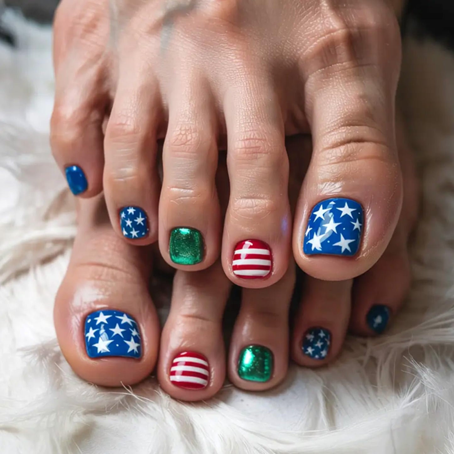 4th of July Press on Toenails Short Square Glossy Fake Toe Nails Green Glitter False Toenails Independence Day Star Stripe Toenail Press ons Acrylic Stick on Nails for Women 24Pcs
