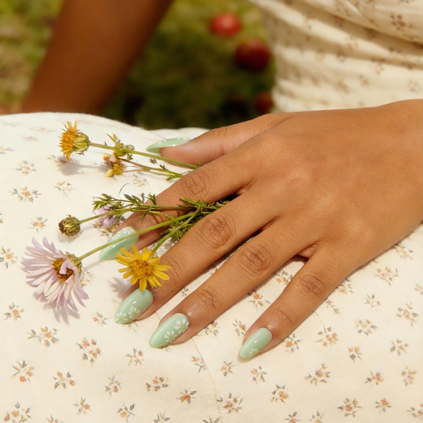 BTArtbox Press On Nails Short - Meadow Daisy, Easy-to-Apply 3D Flower Pastel Green Almond Press On Nails with Glue and Adhesive Tabs in 16 Sizes - 32 Nails All-in-One Kit