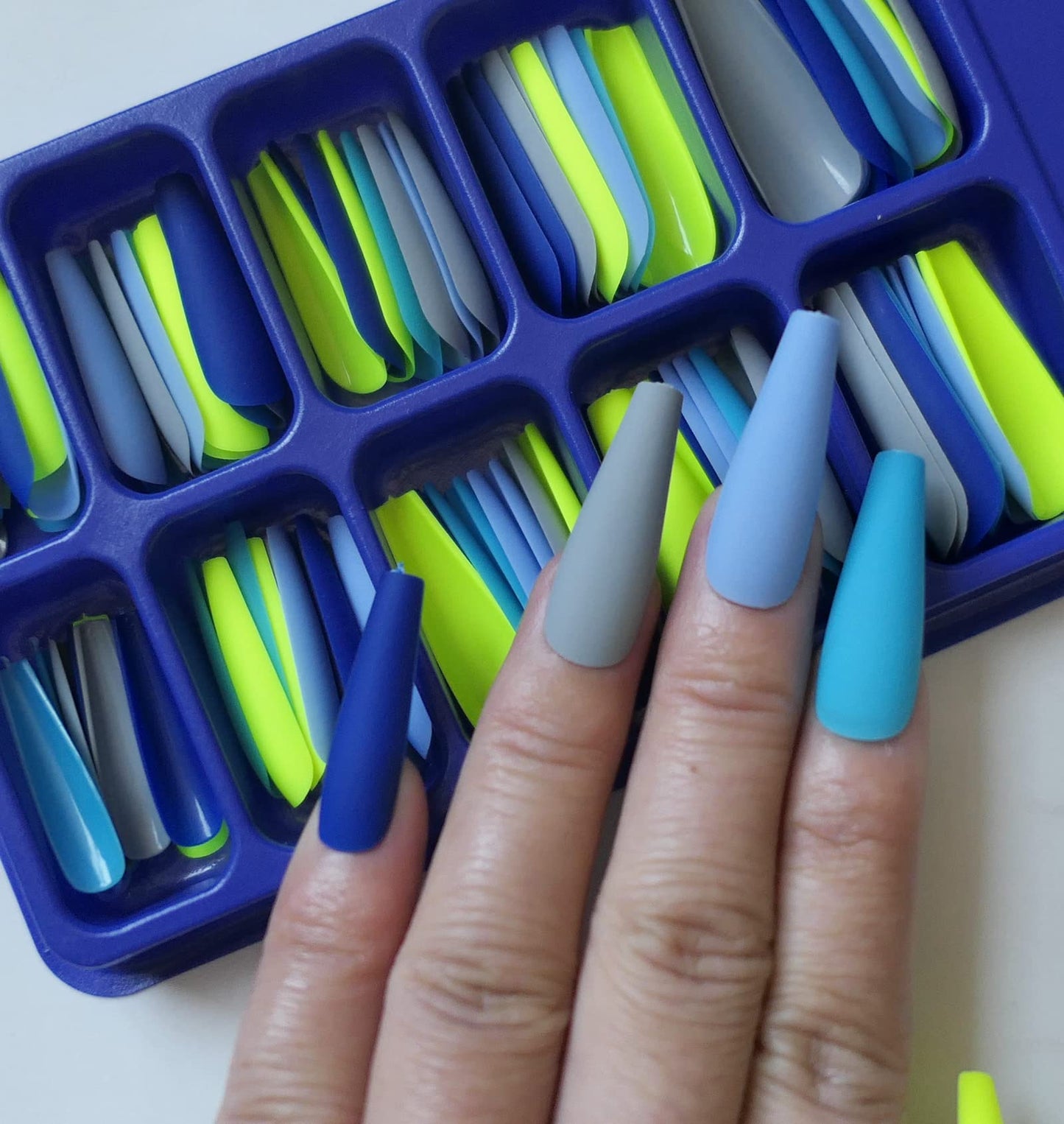 LoveOurHome 300pc Coffin Press on Nails Long Fake Nail Kit, Coffin Nails Press ons Nail Medium Ballerina Acrylic Glue Nails Tips Full Cover Matte Artificial Nails False Fingernail for Women Girls