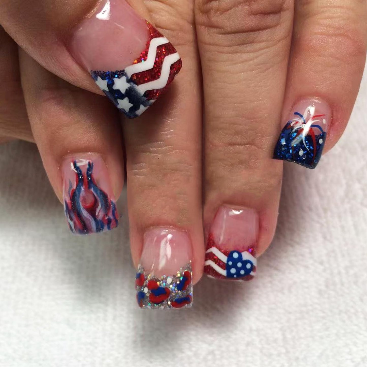 24Pcs 4th of July Press on Nails Short Square French Tip Fake Nails with Designs Glitter Heart Flame Firework Nails Tip False Nails Artificial Glue on Nails for Women DIY Independence Day Nails