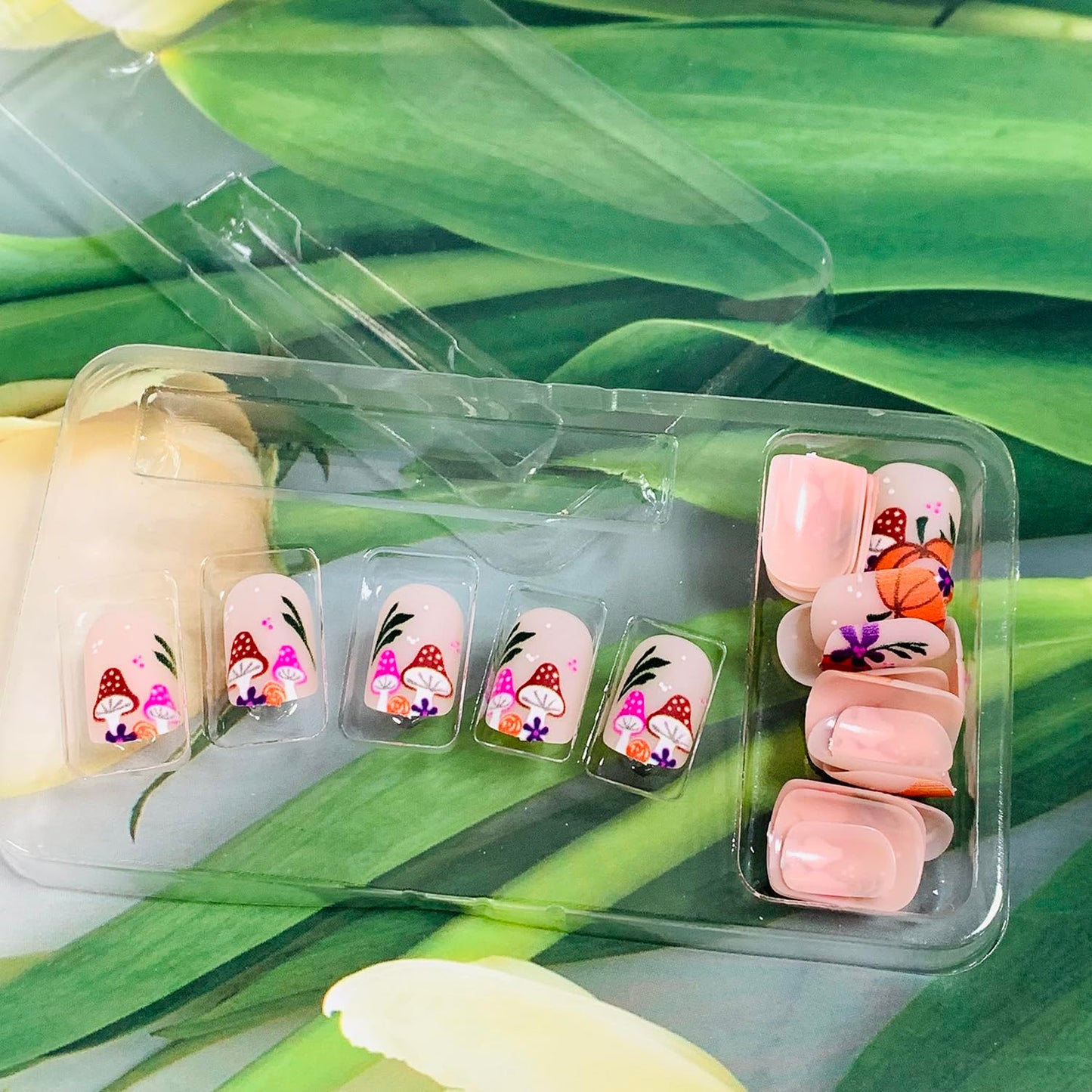 EYZOTSF Thanksgiving Press on Short Square Nails Acrylic Fall False Nails with Maple Leaf Designs Artificial Autumn Leaves Square Fake Nails Holiday Glue Stick ons Fingernails for Women(YS711)