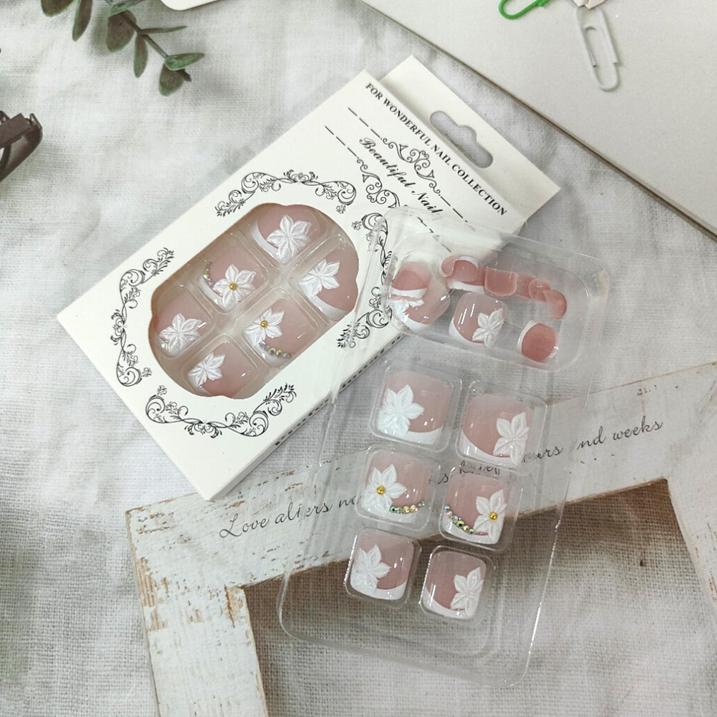 French Tip Press on Toenails Short Square Fake Toe Nails White Flower False Toenails 3D Floral Toe Press on Nails with Rhinestones Design Glossy Pink Acrylic Toenails Summer Nails for Women 24Pcs