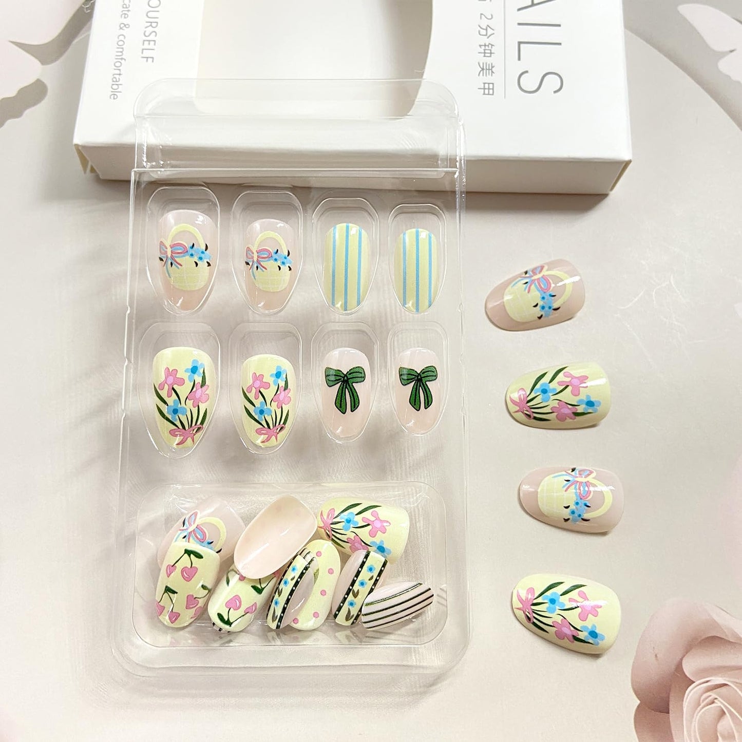 Cute Flower Bow Press on Nails Short Oval Fake Nails Glossy Artificial Glue on Nail Reusable Acrylic Stick on Nail for Women DIY Manicure