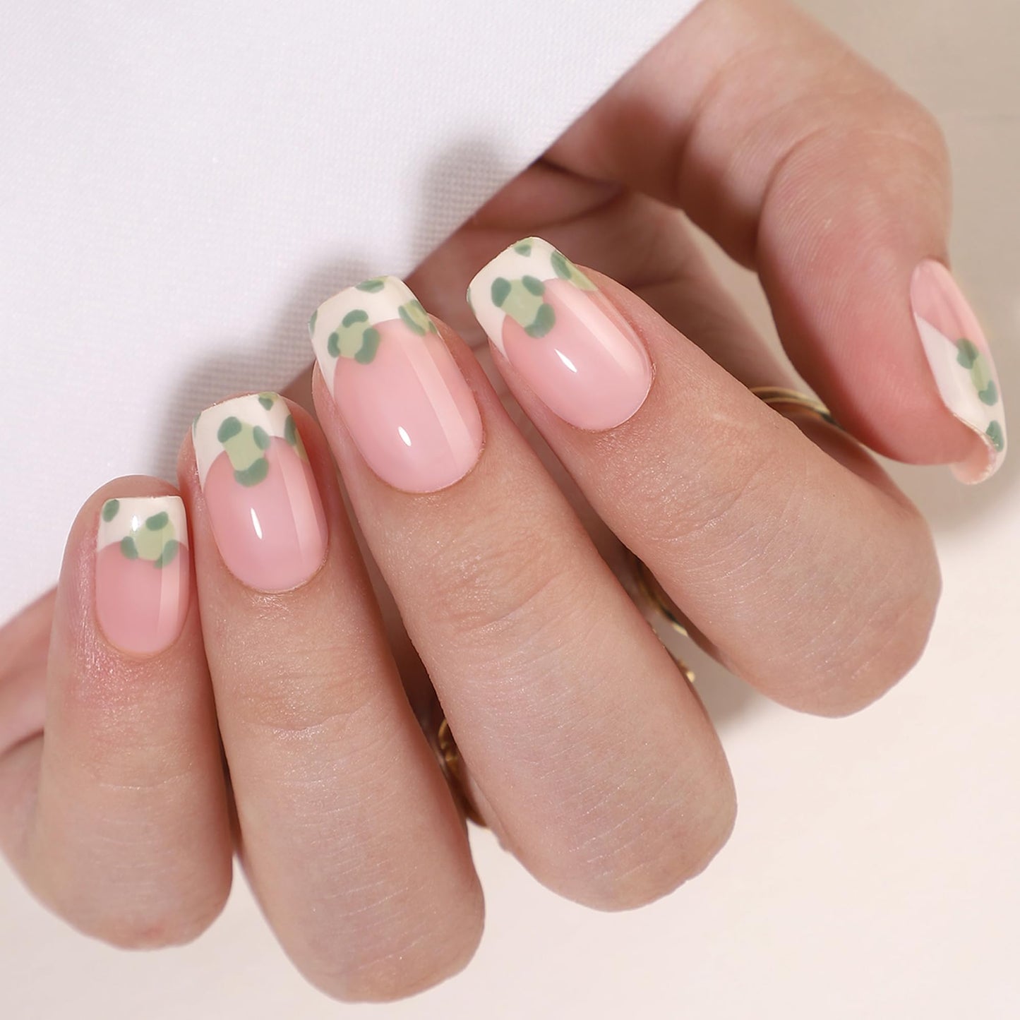 WAFOLOZE White French Tip Press On Nails Short Fake Nails Set - 32pc Reusable Soft Gel False Nails Tips Kit, Artificial Nails with Glue, Green Flowers Pattern