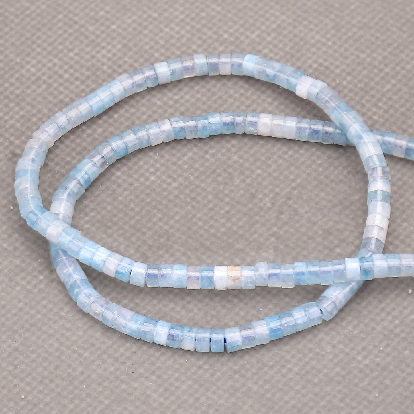 BONNY BOXX 150PCs Natural Aquamarine Spacer Beads, Loose Semi Precious Flat Round Gemstone Heishi Disc Stone Beads for Beading Jewelry Making 4mm*2mm