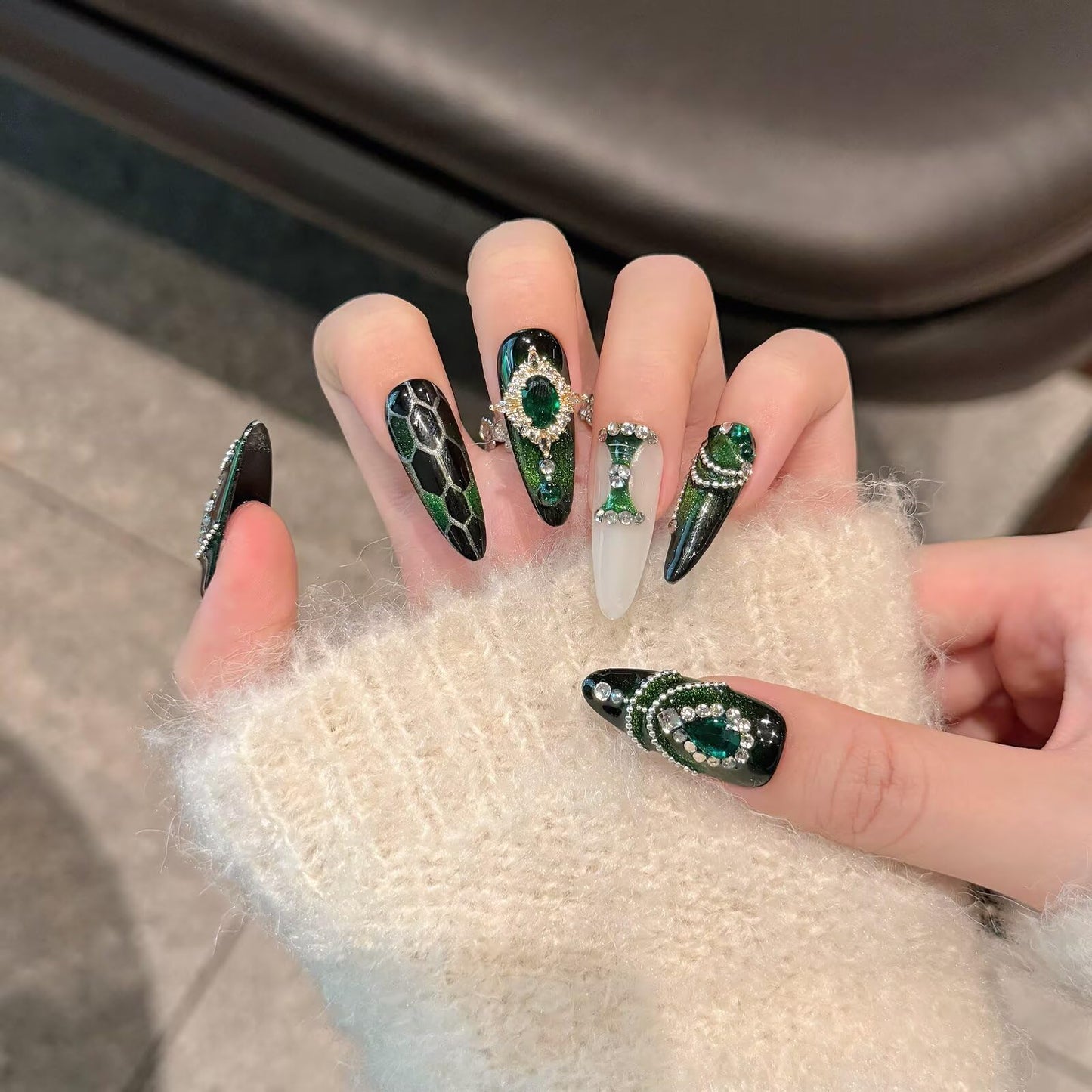 Handmade Green Gemstone Press On Nails long Coffin Reusable Stick On Fake Nails Luxury Elegant Sexy Style For Women Gift With Nail Glue Red Black M
