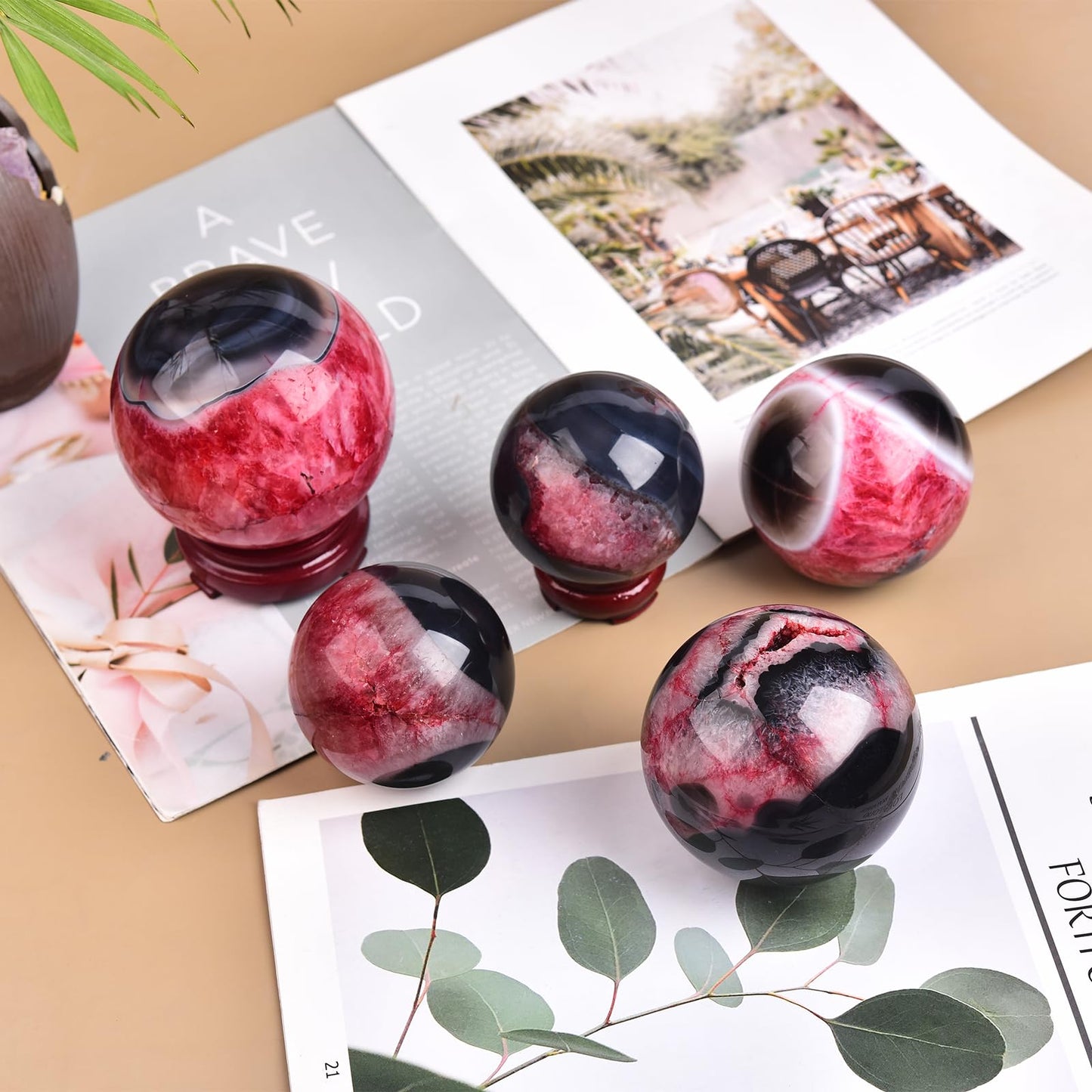 JIC Gem Large Black Red Onyx Agate Crystal Sphere Quartz Crystal Ball with Stand Healing Ornament Witchcraft Meditation Decor(80-90mm)