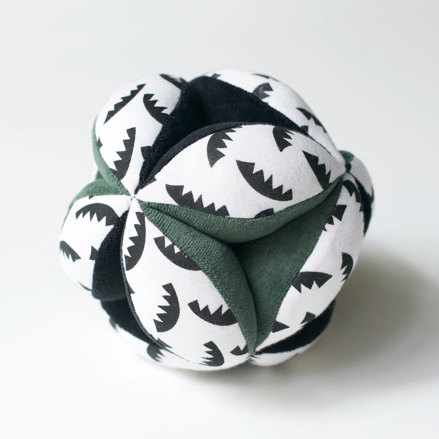 Wee Gallery Montessori Clutch Ball, Soft Cotton Visual Sensory Toys for Babies, Easy to Hold Baby Developmental Toy for Infant Play, Jungle