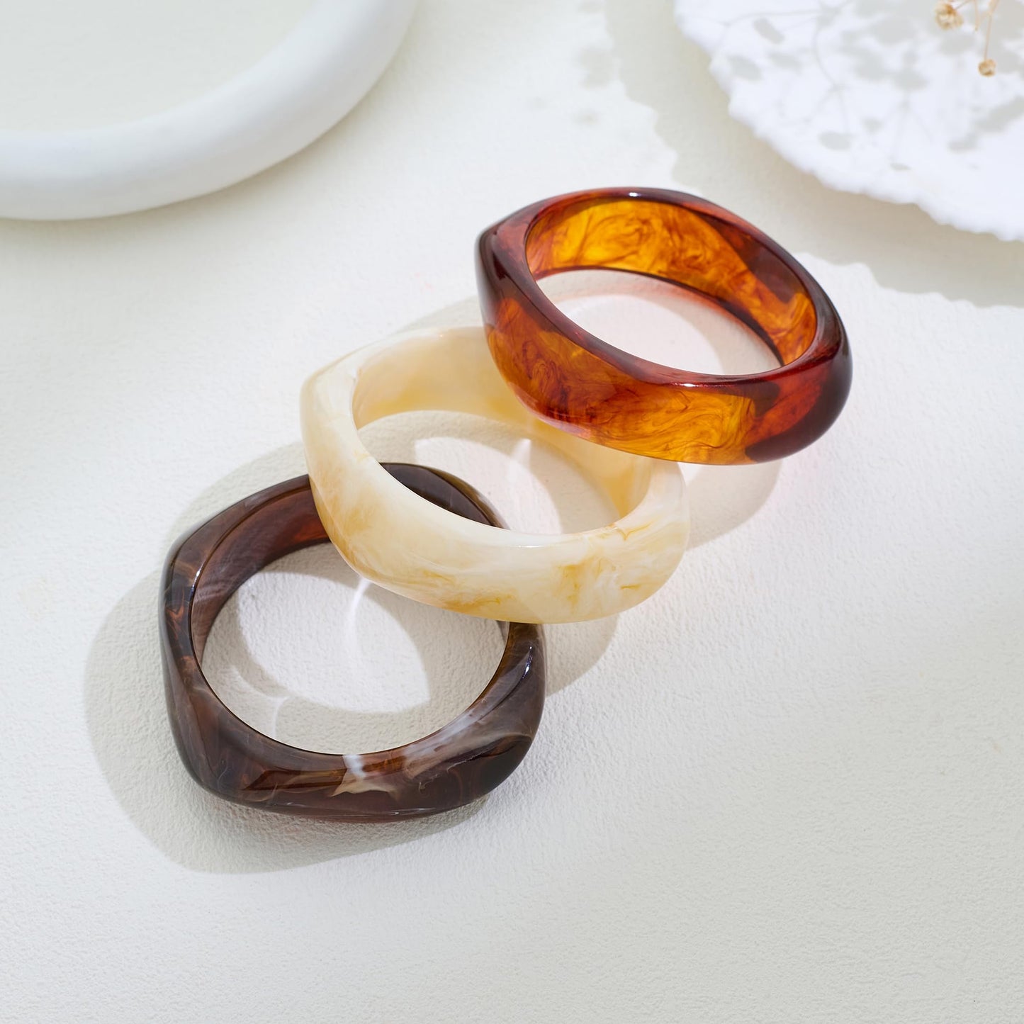 ENSKEFEN 3PCS Chunky Acrylic Resin Bangle Bracelet Set for Women Wide Retro Cream Brown Acrylic Bangles Stackable Statement Geometric Resin Bracelets