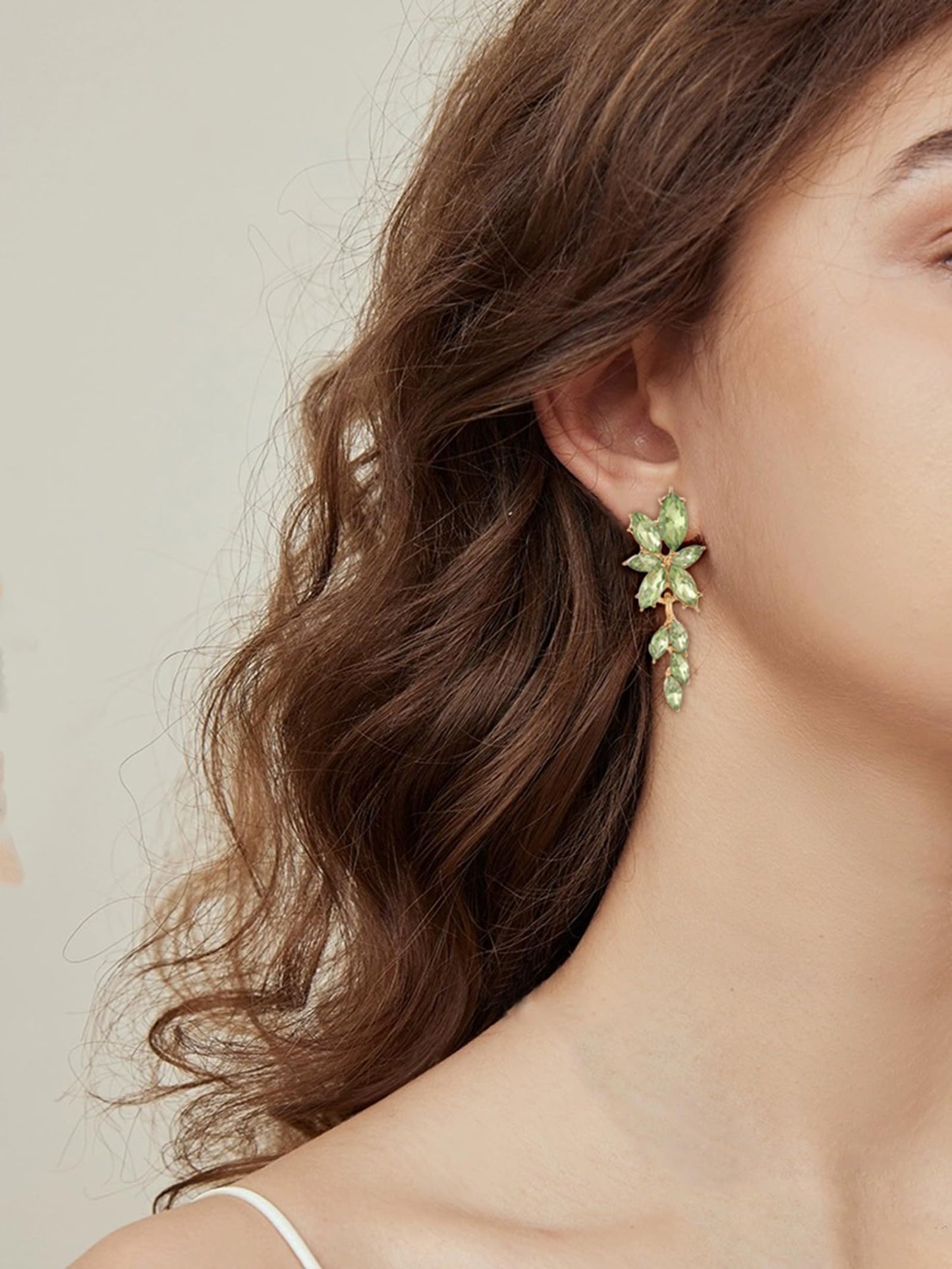 ATIMIGO Elegant Light Green Rhinestine Dangle Earrings Cluster Crystal Wedding Bridal Earrings for Brides Bridemaids Formal Prom Summer Drop Earrings for Women