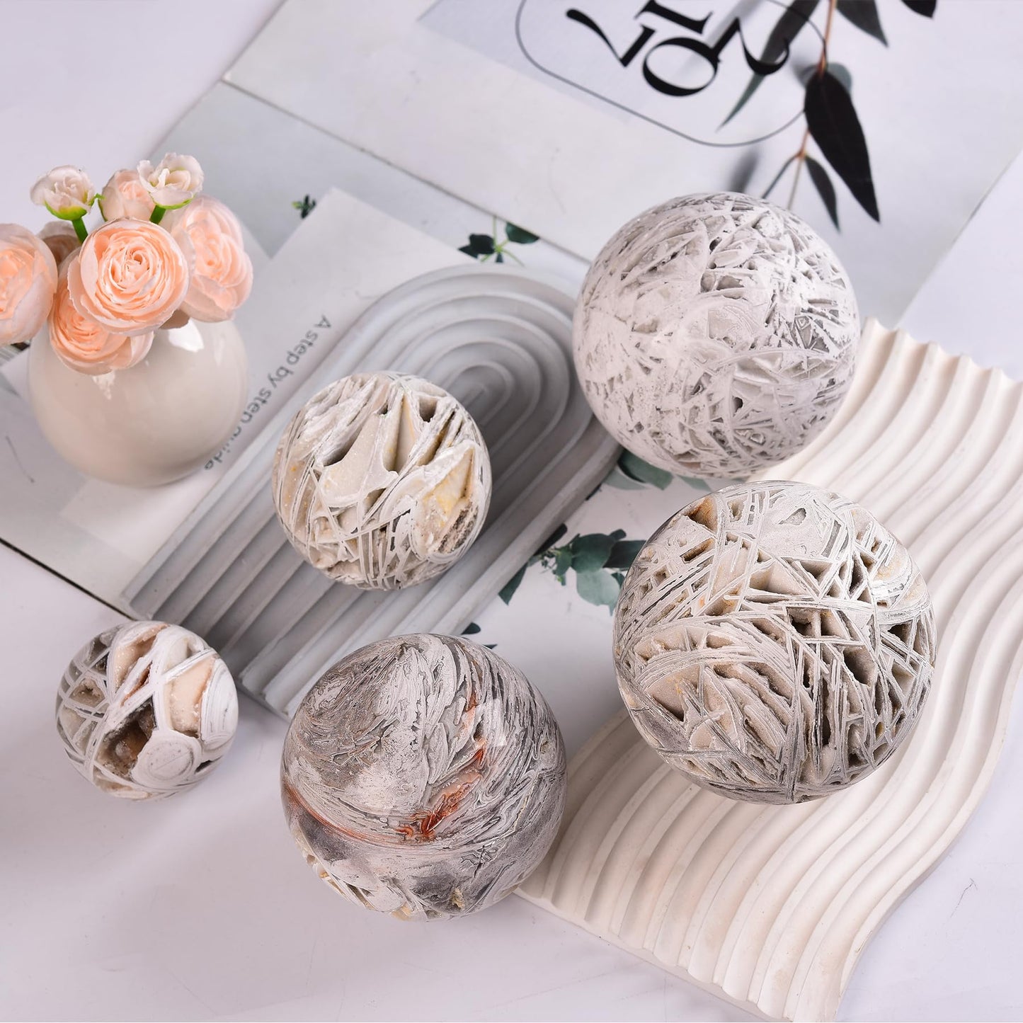 JIC Gem Natural Mexican White Agate Crystal Sphere Crystal Decorative Ball with Wooden Stand Meditation Balls for Witchcraft Reiki Gift 50-60mm