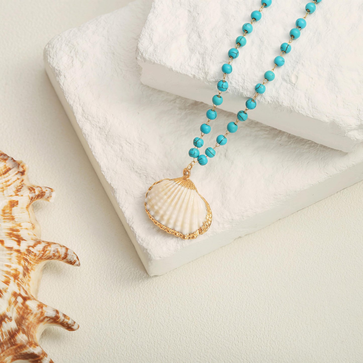 CANEVINKA 18K Gold Plated Turquoise Beaded Scallop Shell Pendant Necklace Boho Beach Coastal Jewelry for Women Adjustable Dainty Necklace