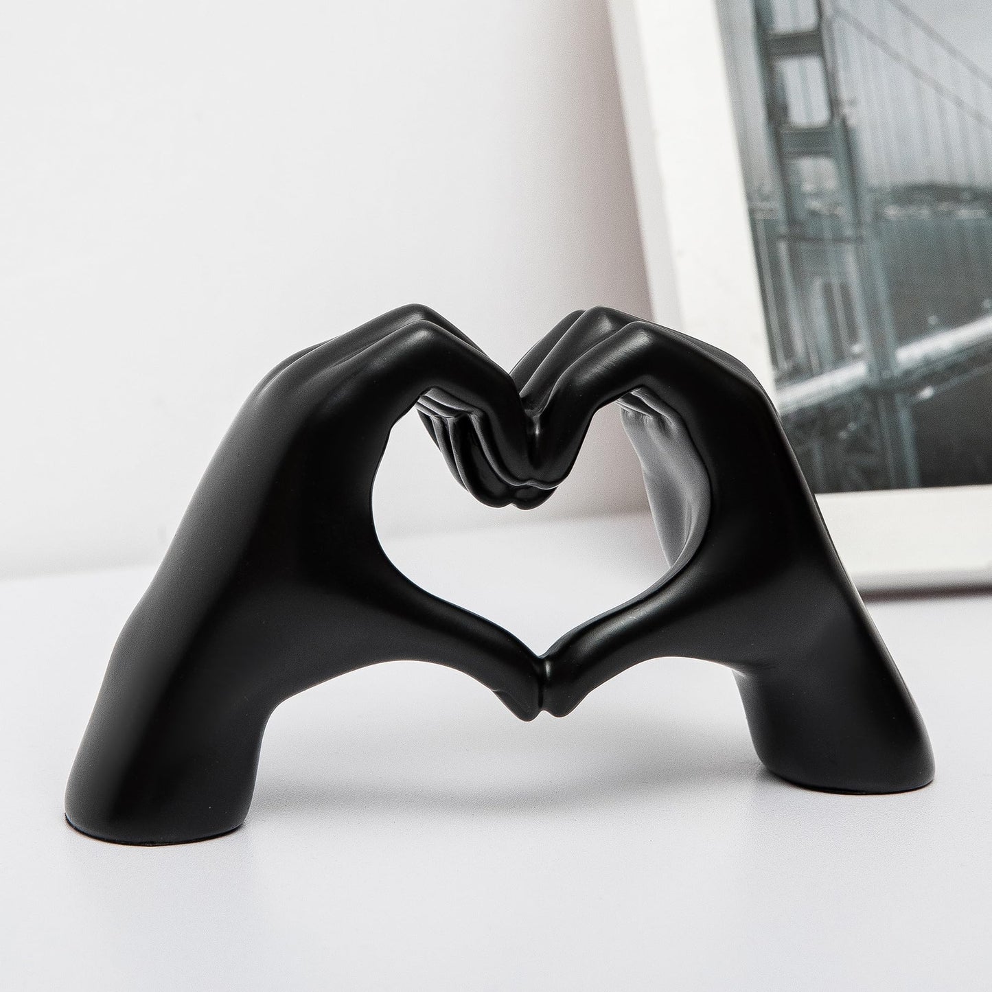 FANTESTICRYAN Small Heart Hands Statues Hand Love Sculpture Cute Decorative Home Decor Ornaments for Living Room, Wedding, Office Desktop, Cabinets, Bookshelf, Gift for Mom (Small Black)