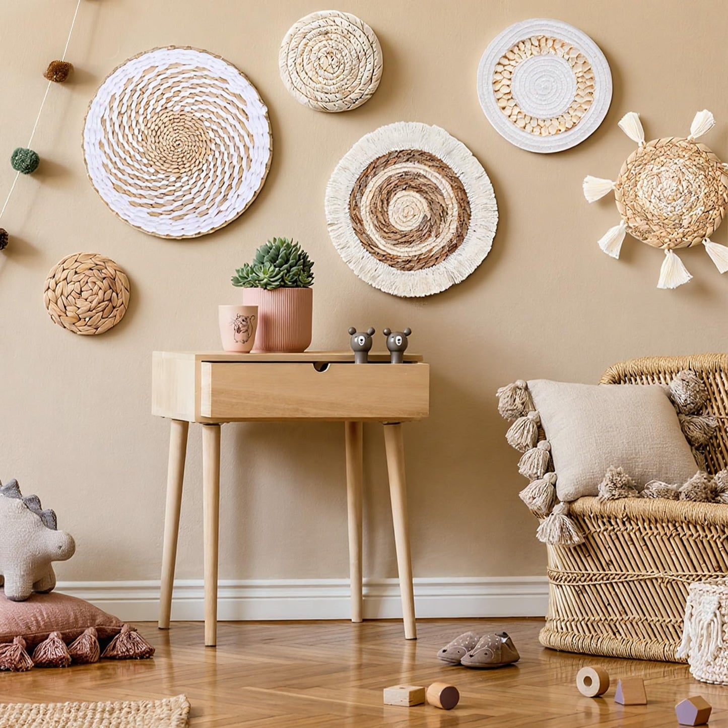 Oqqlin 7 Pcs Boho Wall Basket Decor, Handmade Seagrass Rattan Wicker Wall Decor Flat Round Rustic Woven Hanging Art for Bedroom, Kitchen, Living Room, Office Decorations