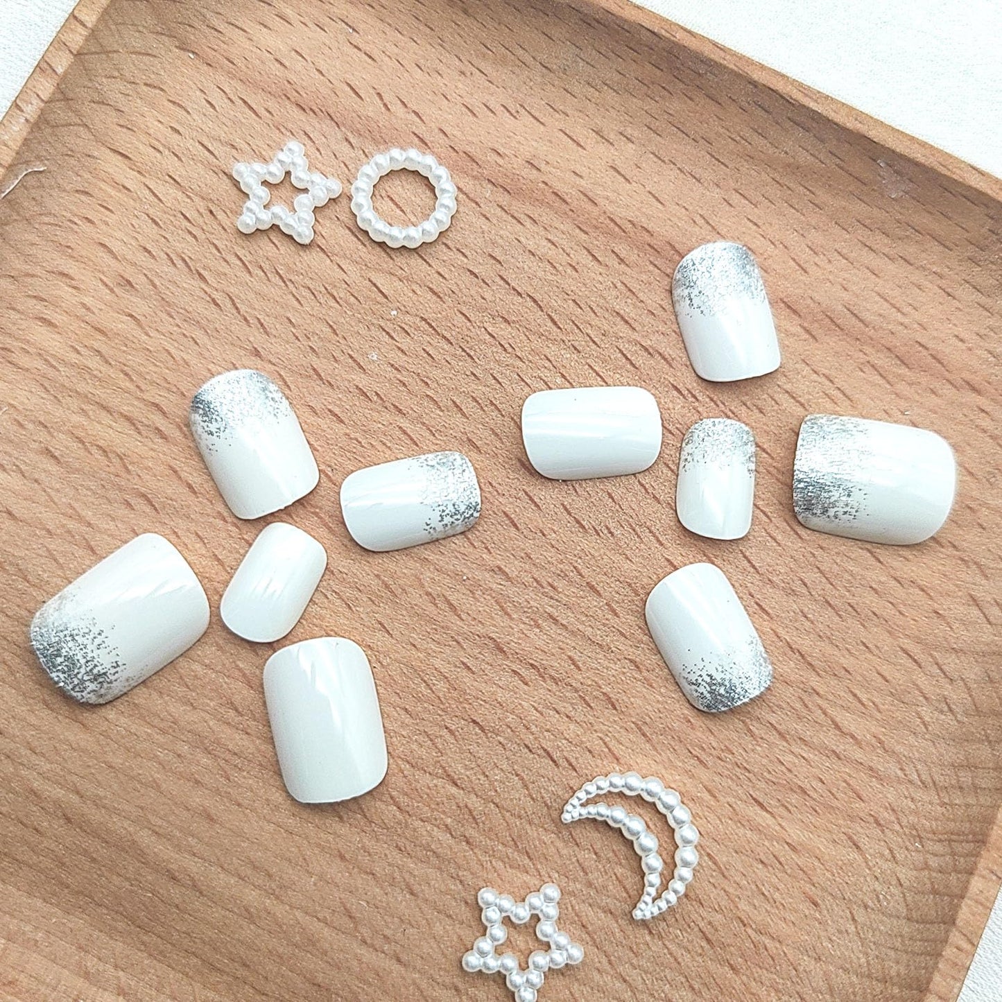 Square Press on Nails Short Fake Nails with Silver Glitter Designs Nails Press ons White Glue on Nails Glossy Acrylic Nails Simple Artificial Nails Natural Stick on Nails for Women 24Pcs