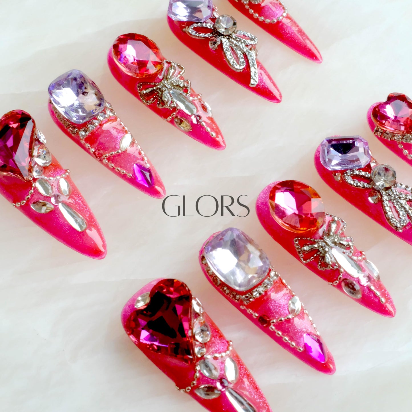 [GLORS] Luxury Press-On Nails, Pink Glitter False Nails with Rhinestones and Pearl Chain in Long Stiletto, 10 Pieces (S, LS)