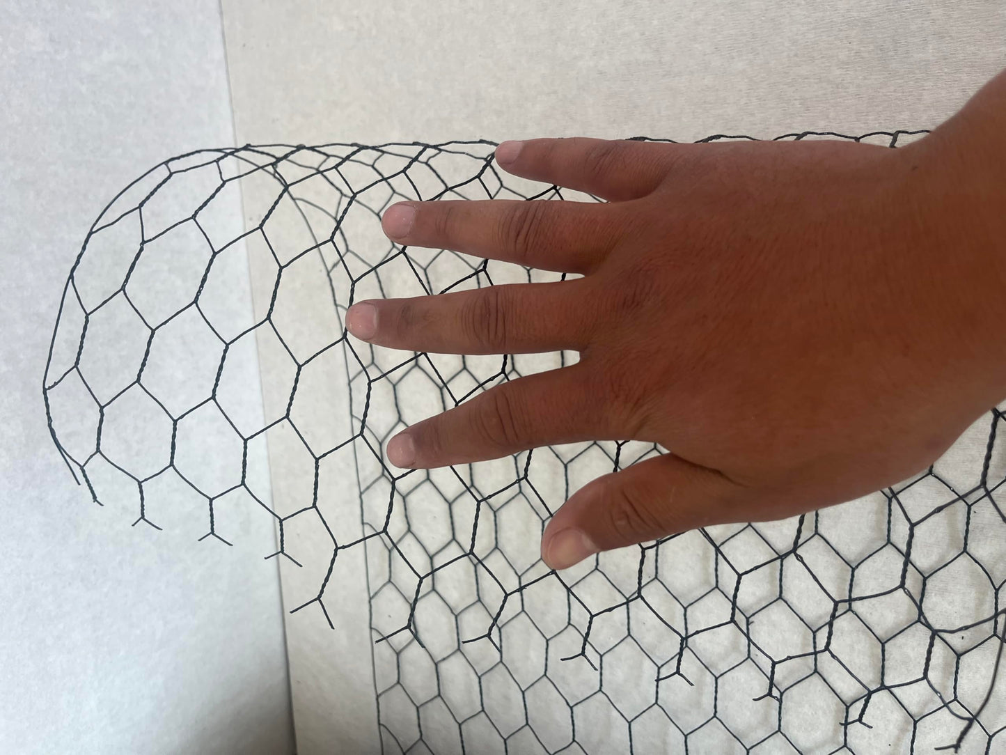 Black 13.5 x 400 Inches Chicken Wire Fencing Mesh PVC Coated Floral Chicken Wire for Crafts Poultry Garden, Hexagonal Galvanized Chicken Coop Rabbit Wire Fencing Netting Plant Protector mesh