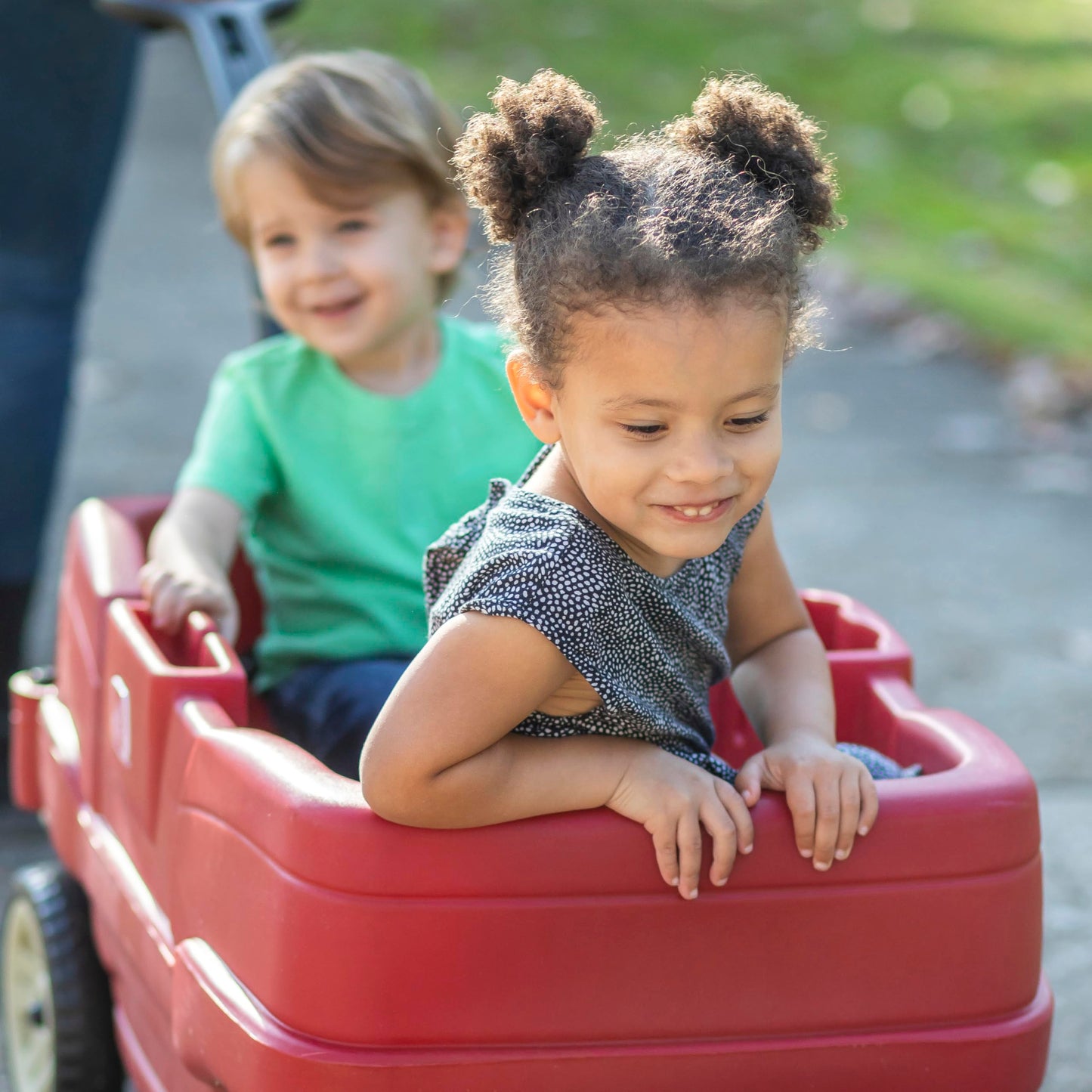 Step2 Neighborhood Wagon, Kids Ride On Toy, Stroller Substitute, Includes Seat Belts, Made of Durable Plastic, Max Weight 75 lbs., For Toddlers 1.5-5 Years Old, Red