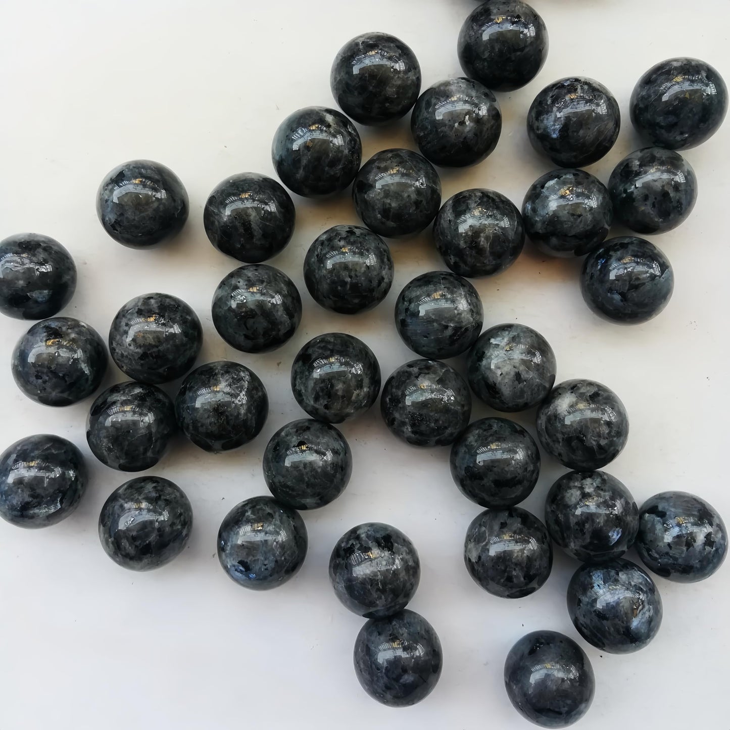 Sunshcat Natural Black Labradorite 0.78 Inchs Crystals and Healing Stone Ball Set,Home Desktop Feng Shui Array Decoration(7 Pieces) ﻿