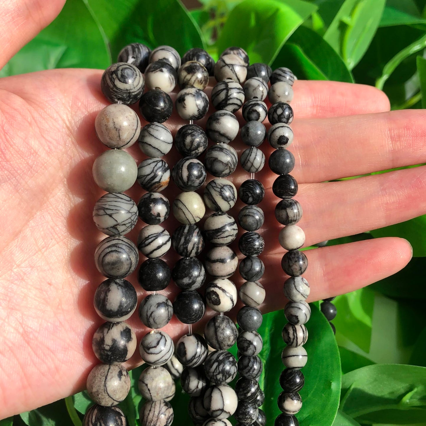 Yochus 45pcs Spider Web Beads，8mm Healing Power Natural Stone Round Loose Beads for Jewelry Making Earring Necklace DIY Crafts