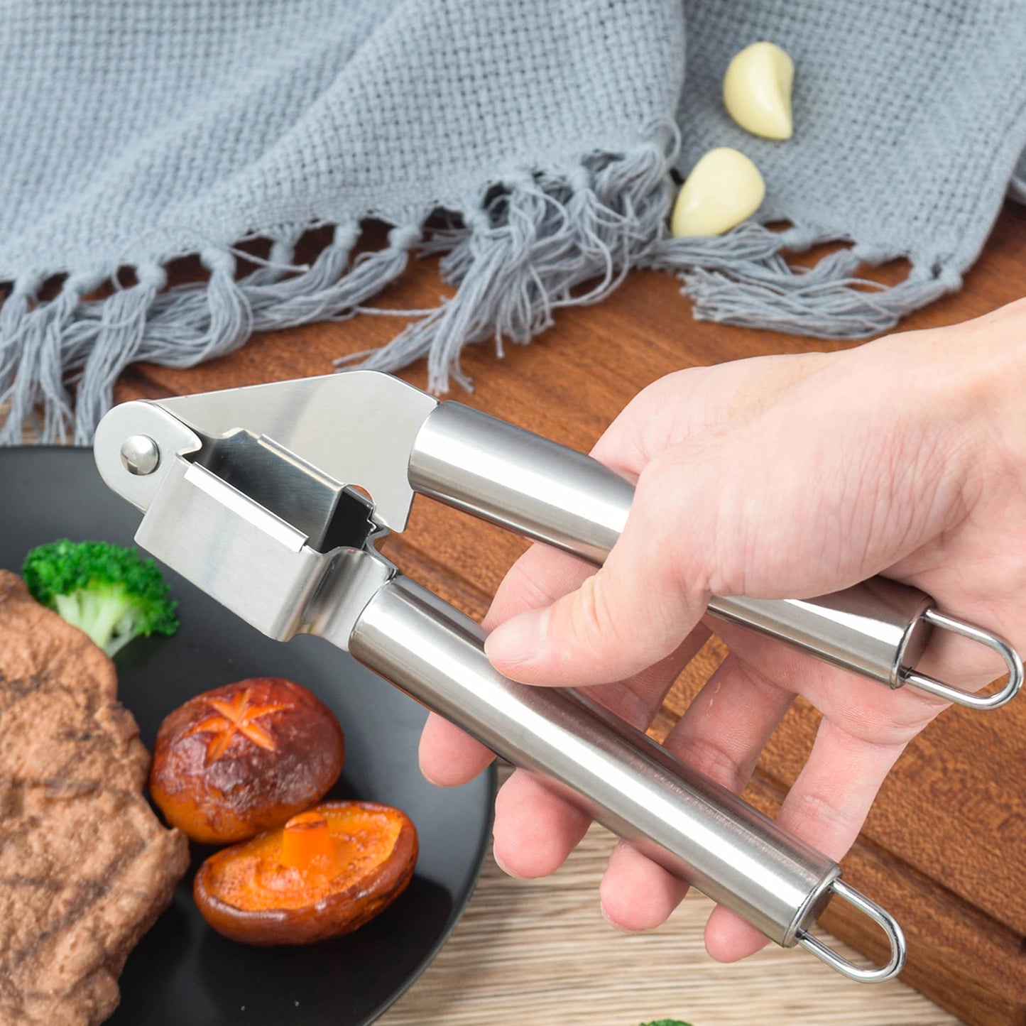 Garlic Press Stainless Steel Heavy Duty | Ergonomic Easy-Press Garlic Mincer for Arthritis & Weak Hands | Easy to Clean, Dishwasher Safe Manual Garlic Crusher for Home Kitchen