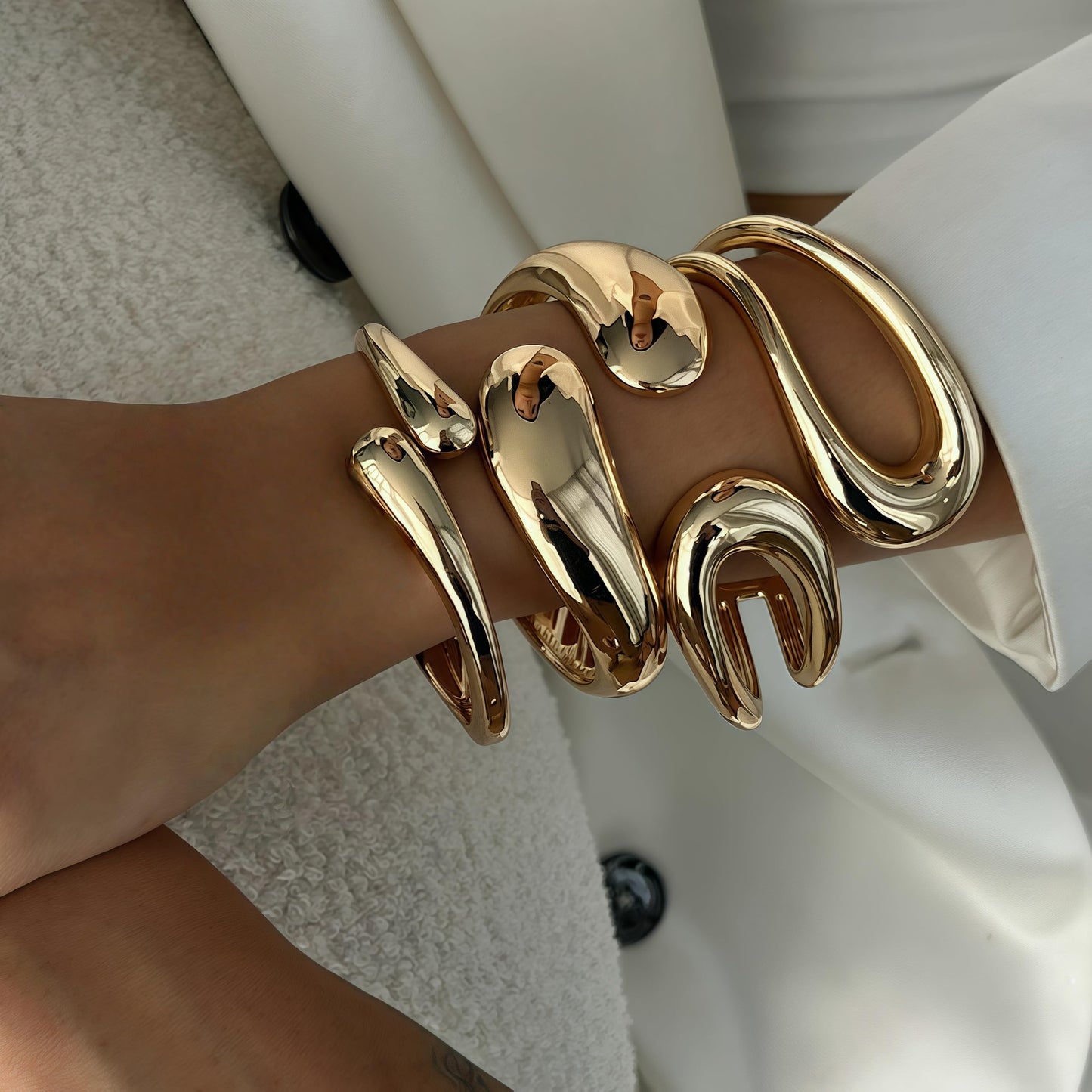 Dodder Chunky Gold Bangle Bracelets for Women, 14K Gold Plated Bangle Cuff Bracelet Set, Chunky Big Gold Bracelet Stack
