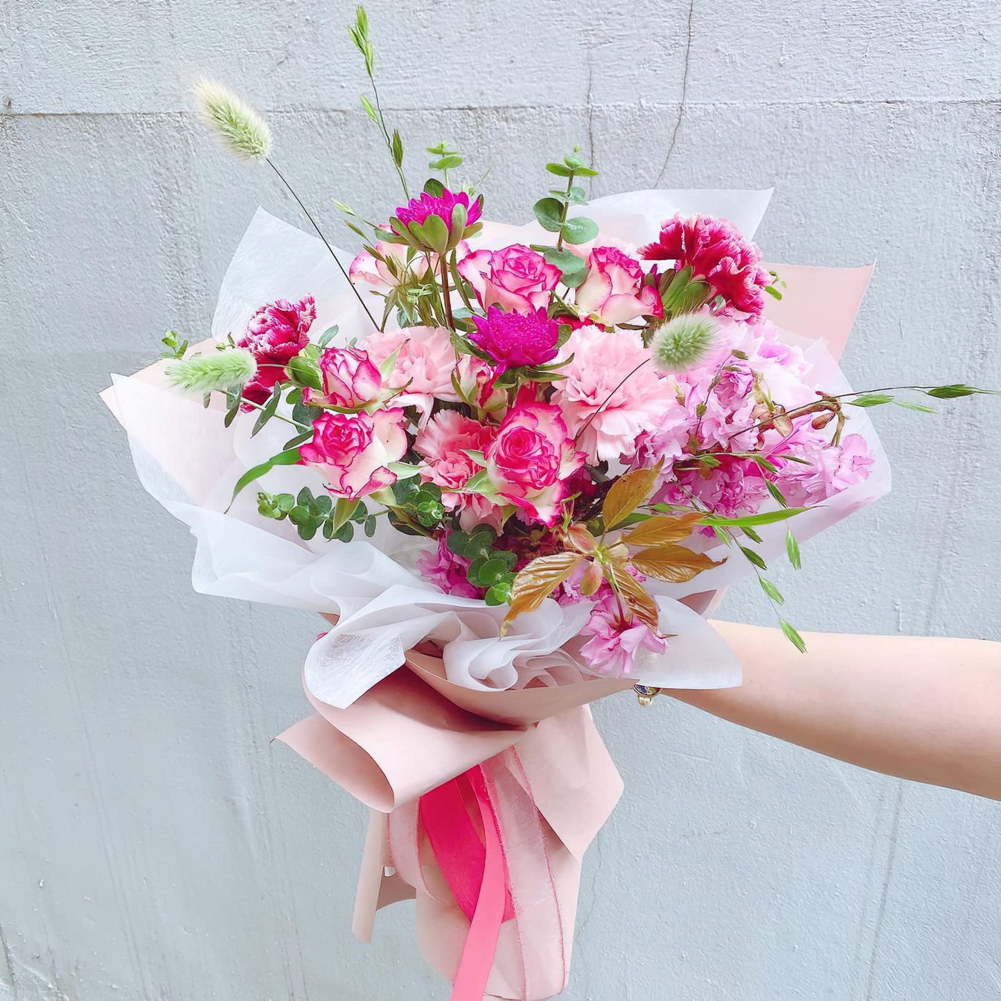 LWFyyds 20 sheets Korean Wrapping Paper Flower Wrap Waterproof Bouquet Wrap Tissue Florist Supplies, 22.8 inch x 22.8 inch (Withe01)